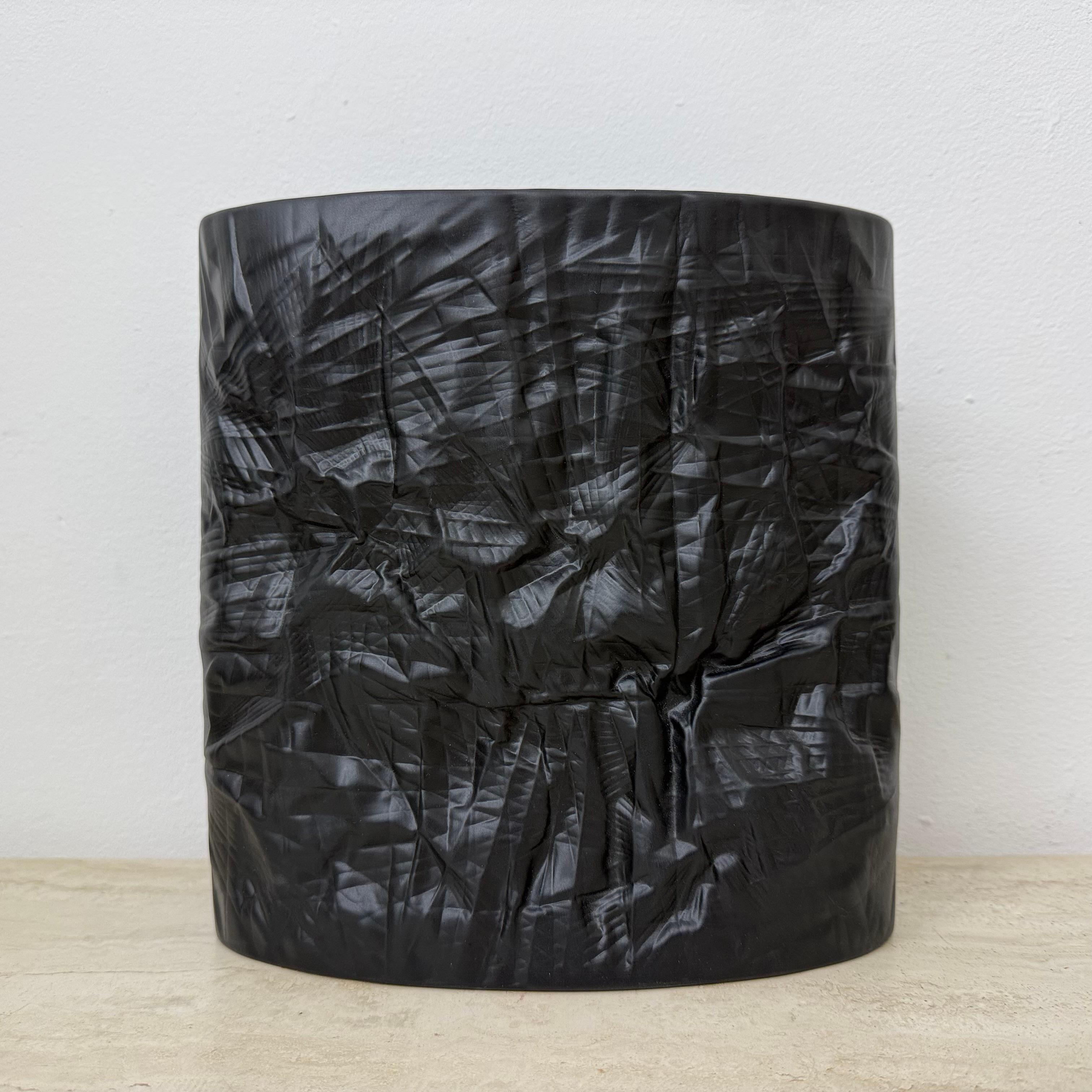 Martin Freyer Rosenthal Bisque Porcelaine Noire Papierrelief Vase Op Art 1970s (Porzellan) im Angebot