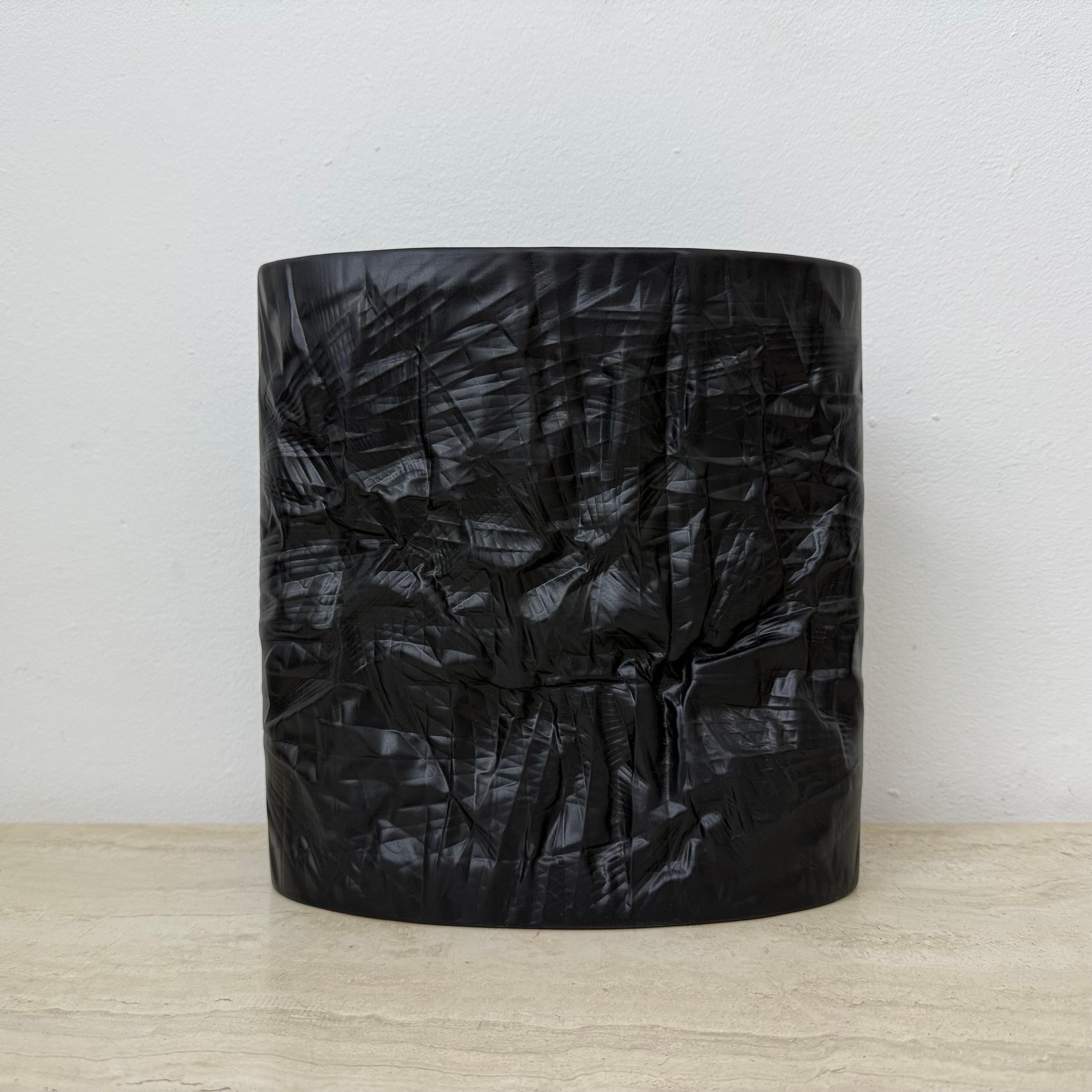Martin Freyer Rosenthal Bisque Porcelaine Noire Papierrelief Vase Op Art 1970s im Angebot 1