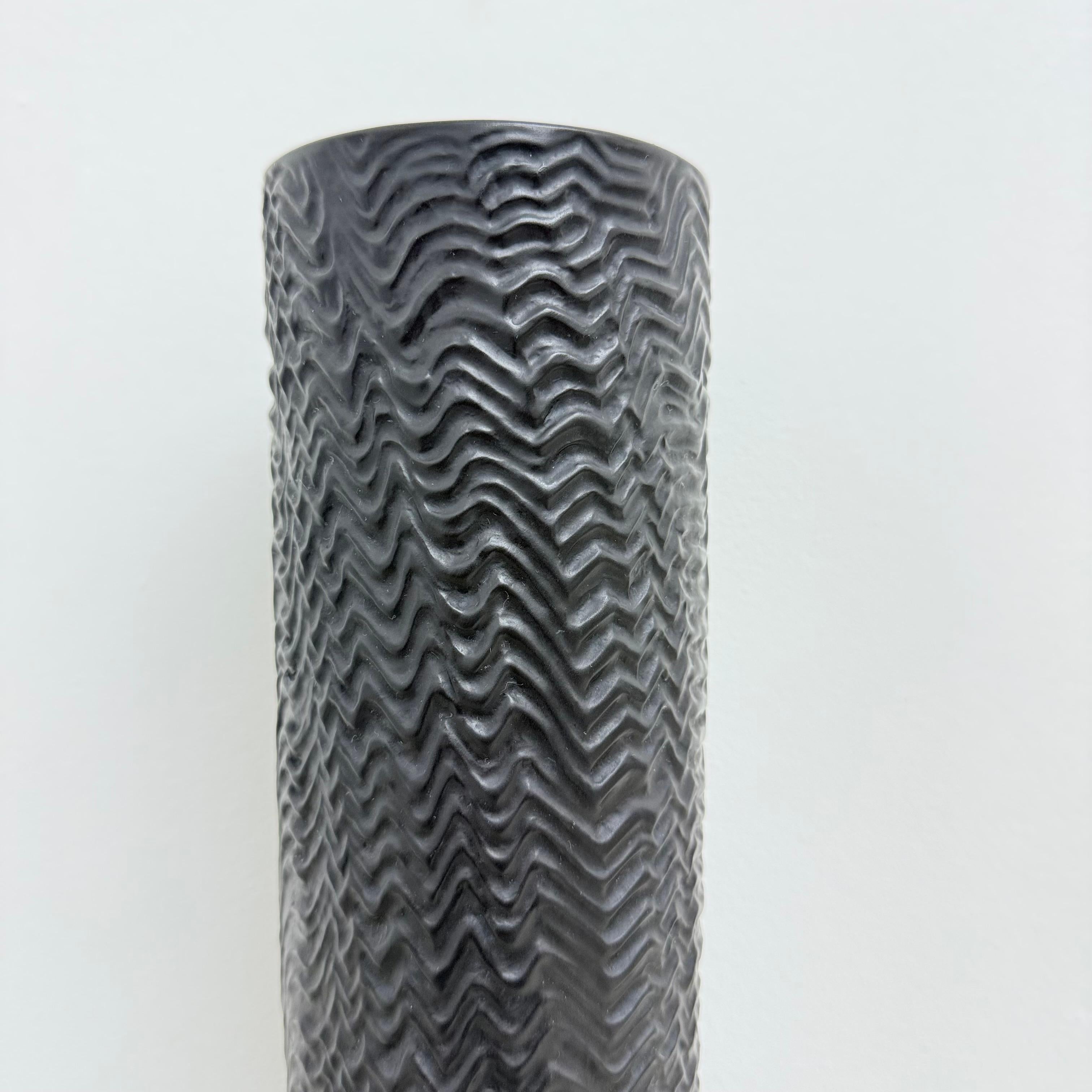 Martin Freyer Rosenthal Studio-Line Bisque Porcelaine Noire Op-Art Relief Vase, anni '70
