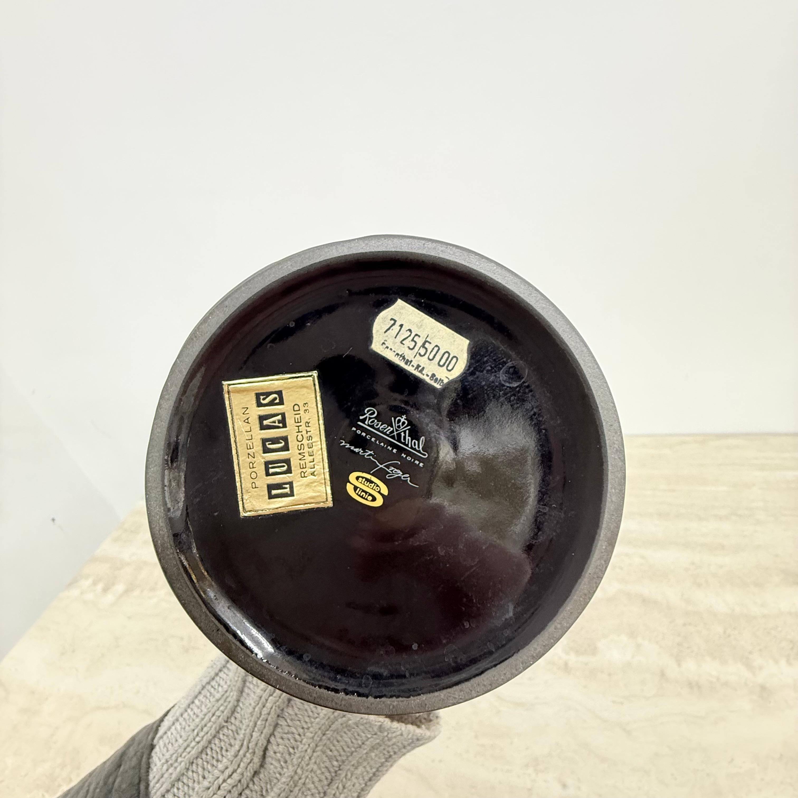 Mid-Century moderno Martin Freyer Rosenthal Studio-Line Bisque Porcelaine Noire Op-Art Vaso a rilievo in vendita