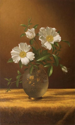 Roses Cherokee dans un vase opalescent