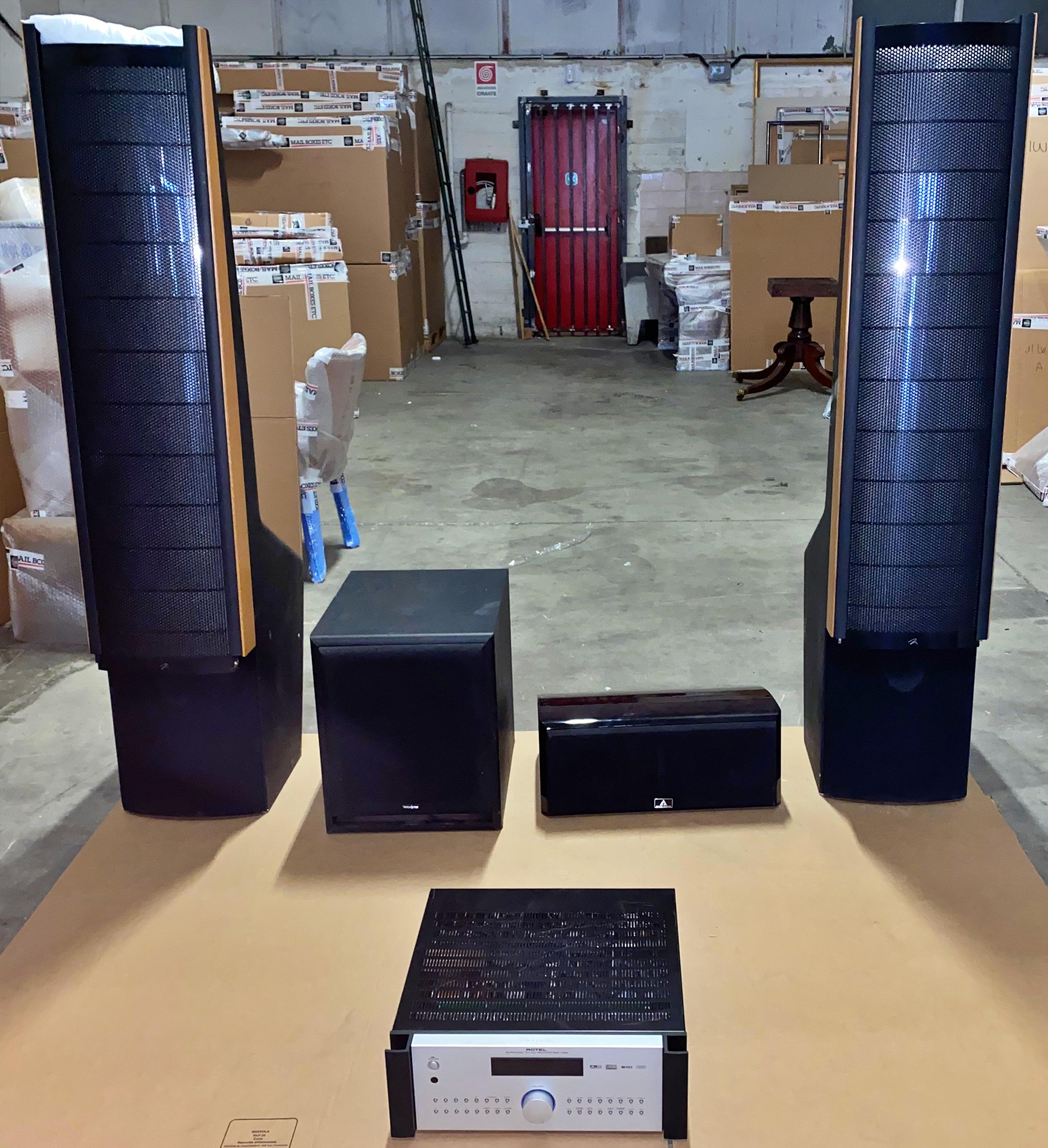 Moderne Martin Logan Ascent / Subwoofer Velodyne / Rótel RSX - 1055 AV Amplifier / Autum en vente