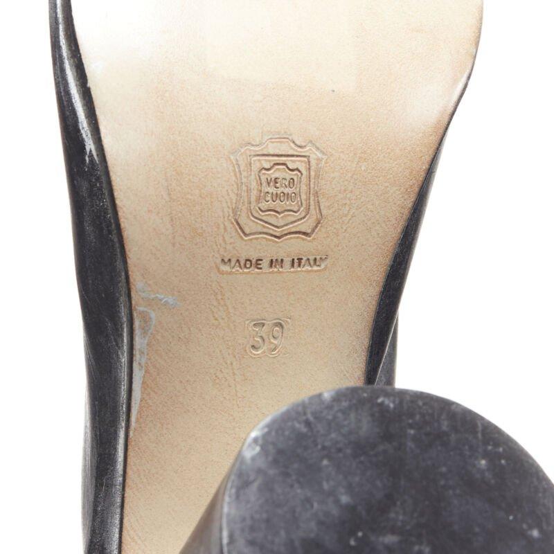 MARTIN MARGIELA 1990's Vintage black silver handpainted tabi boot EU39
Reference: TGAS/A04278
Brand: Maison Margiela
Designer: Martin Margiela
Model: Tabi boot
Collection: 1990s - Runway
Material: Leather
Color: Silver
Pattern: Solid
Closure: Hook &