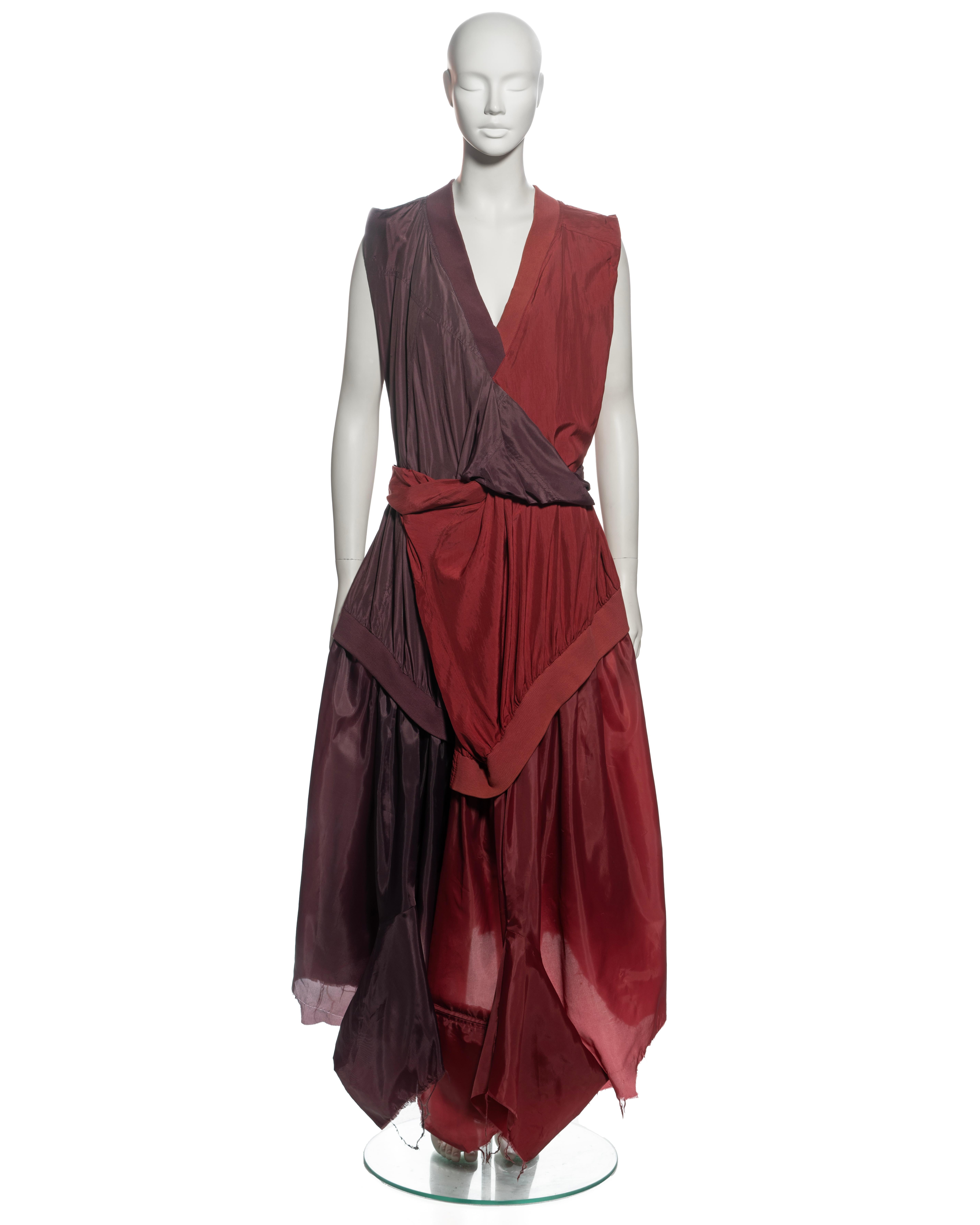 ▪ Archival Maison Martin Margiela Artisanal Dress
▪ Creative Director: Martin Margiela
▪ Fall-Winter 2004
▪ Sold by One of a Kind Archive
▪ Museum Grade
▪ Crafted from two vintage silk blouson jackets in rich burgundy and plum hues
▪ A fusion of the