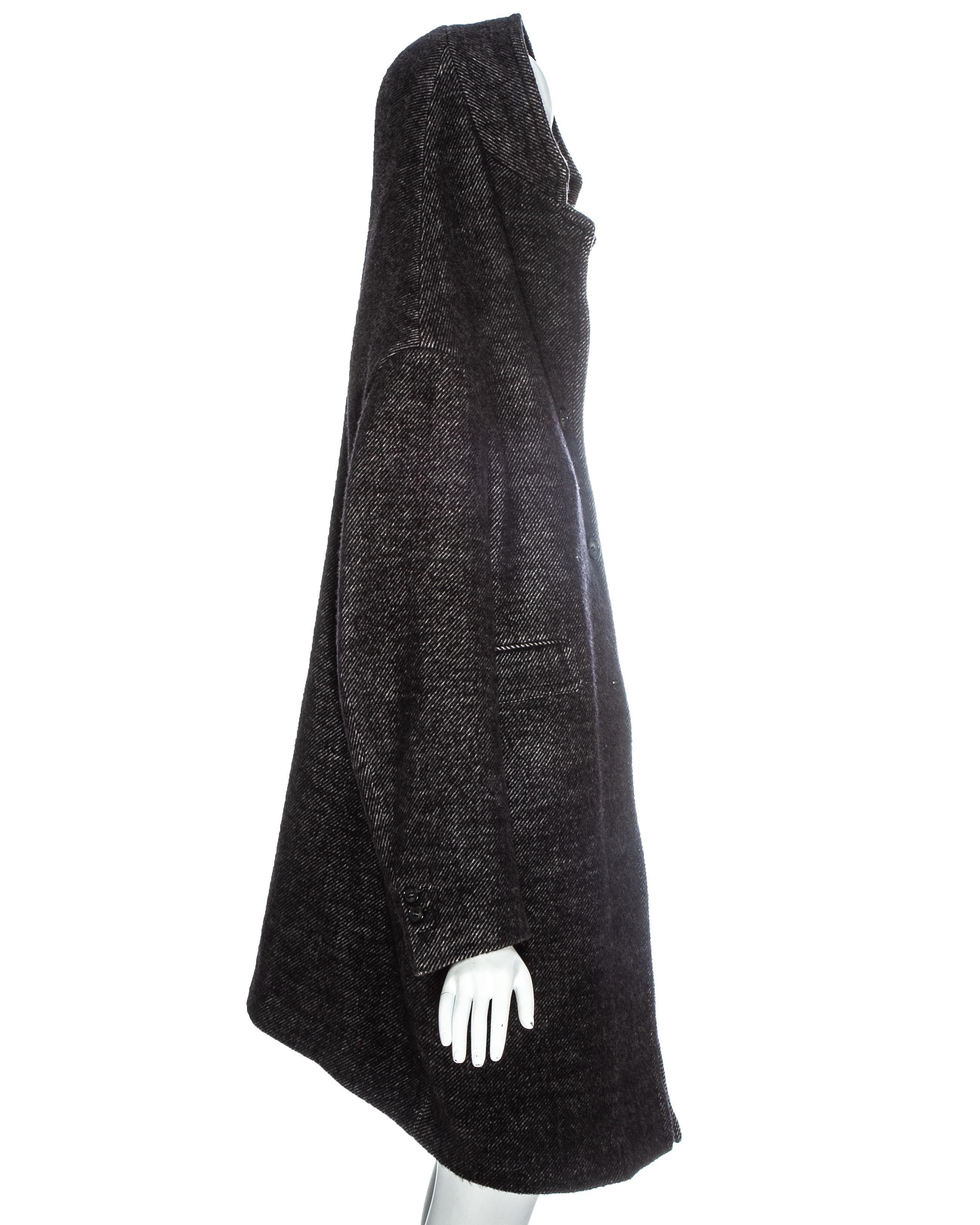 Martin Margiela cappotto in lana grigio scuro con colletto allungato e cappuccio, fw 2005 in vendita 2