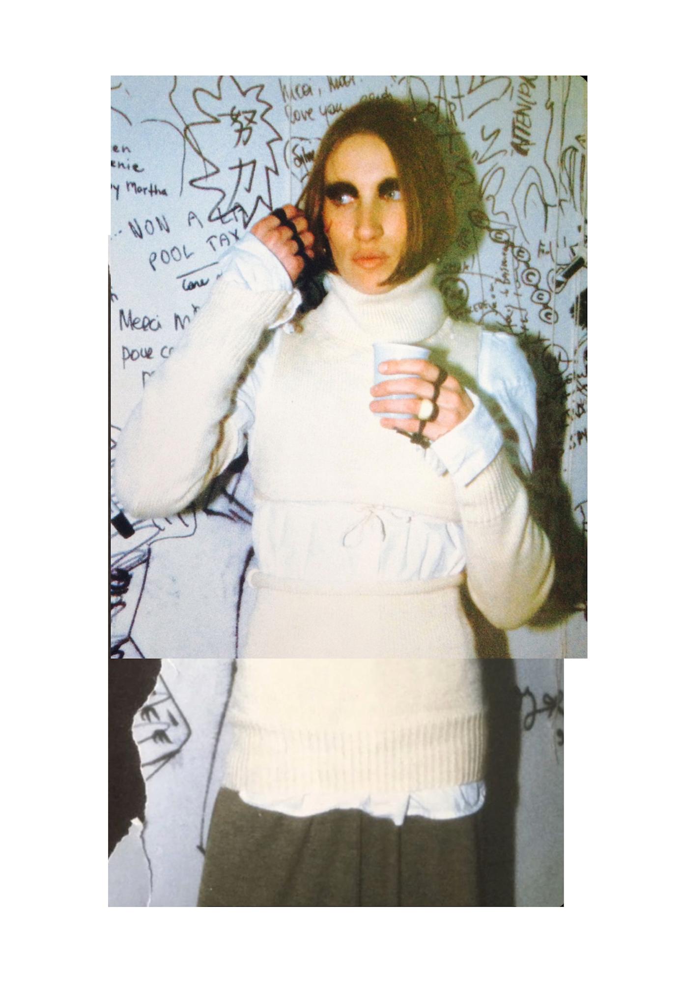MAISON MARTIN MARGIELA
A rare and important knitted Three Pieces Sweater Set in blue-grey wool, Autumn-Winter 1990-91

Martin Margiela Fall Winter 1990-91 Collection Iconic And Rare Archival Three Pieces Knitted Set. The three-piece ensemble,