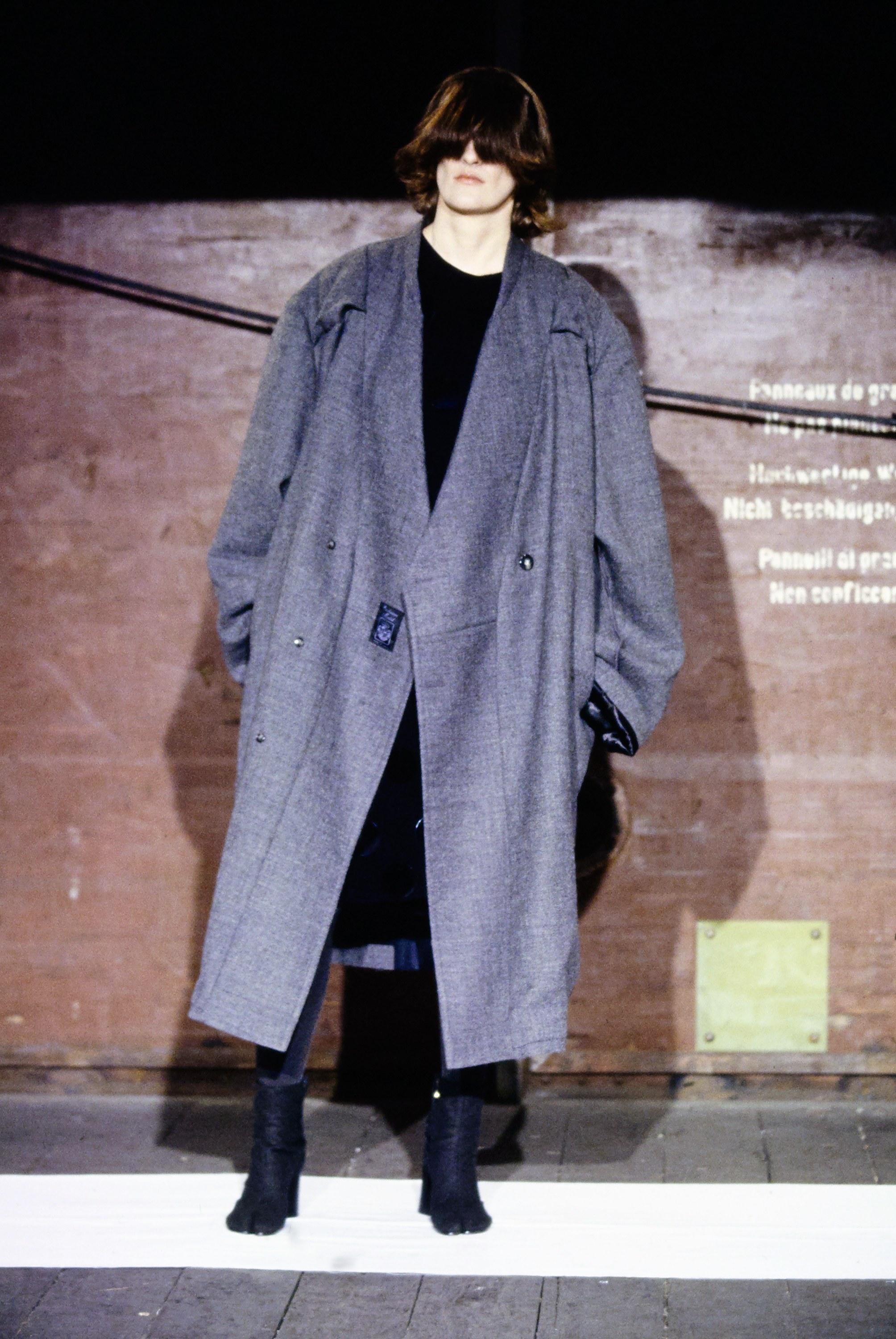 Women's Martin Margiela grey wool and linen XXL size 78 double inside coat, fw 2000 For Sale