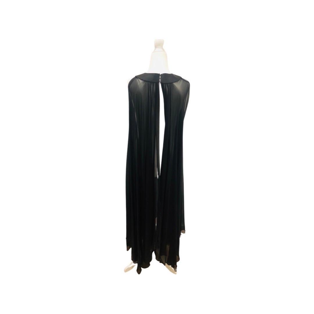 A unique original Maison Margiela Cape Gown. The cape/dress has 2 parts of chiffon attached on a satin collar with a draped slightly asymmetrical hem . In perfect condition.

length: 51