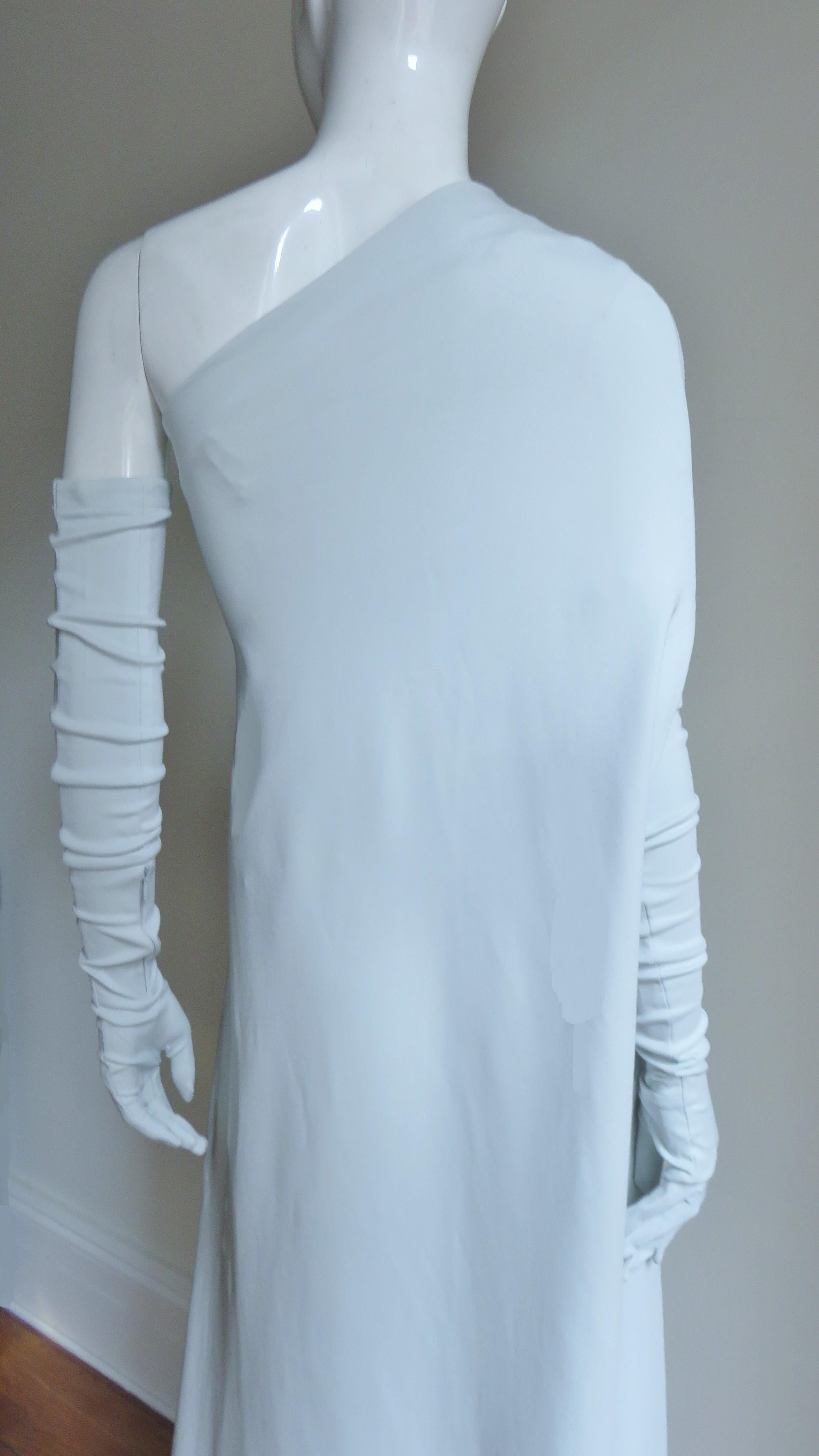 Martin Margiela New One-Shoulder-Kleid und Handschuhe 4