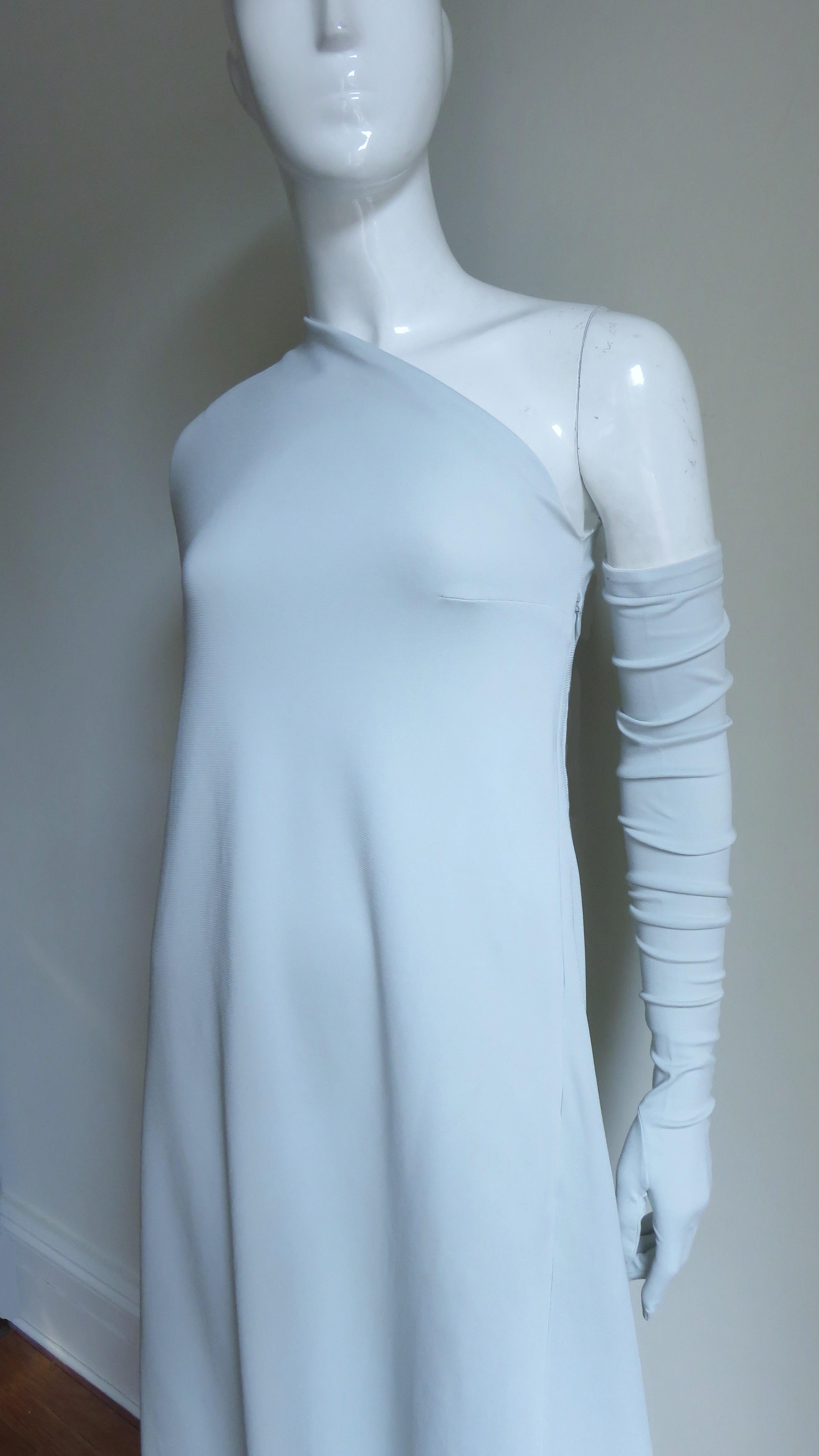 Martin Margiela New One-Shoulder-Kleid und Handschuhe im Zustand „Hervorragend“ in Water Mill, NY