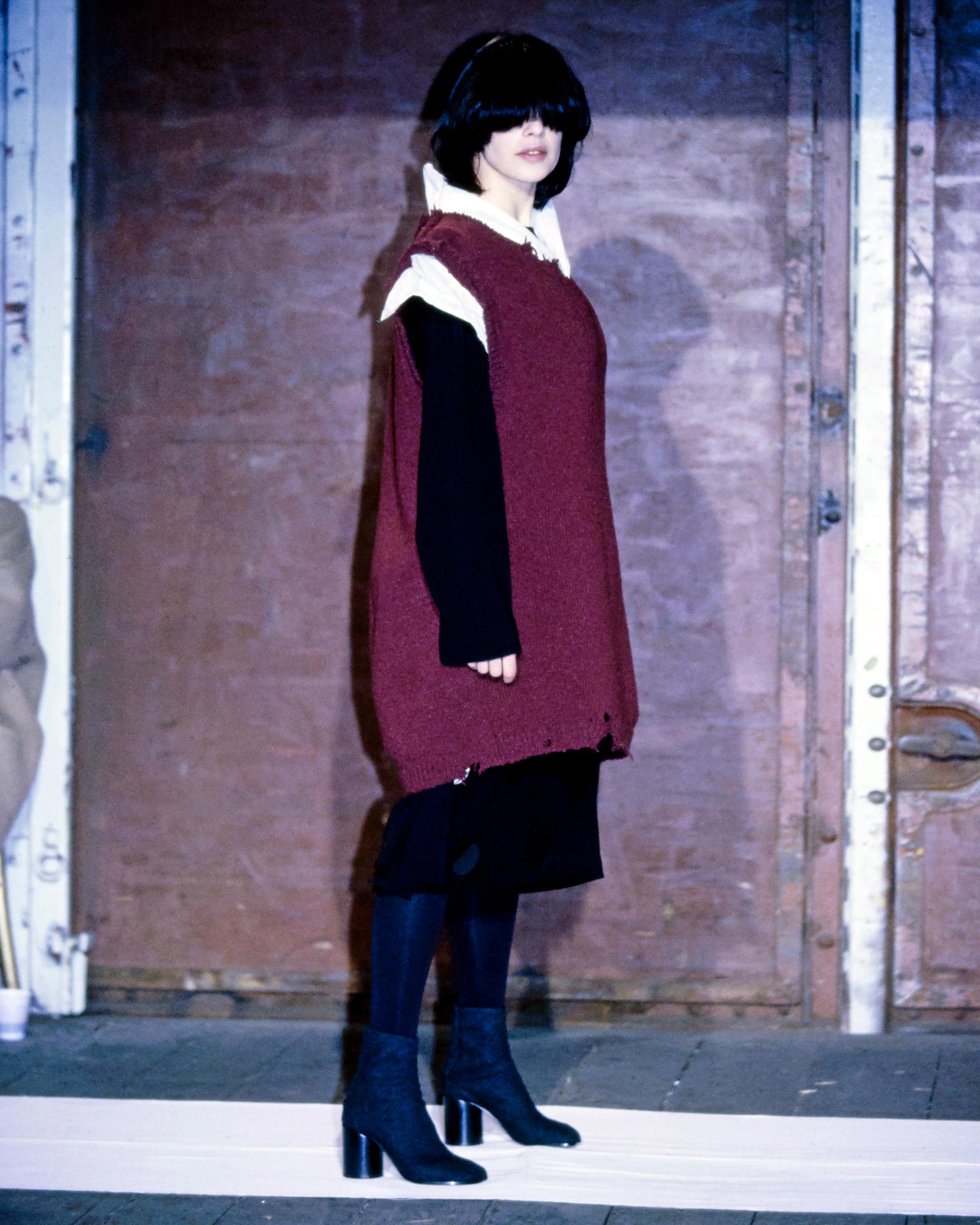 Martin Margiela oversized destroyed burgundy knitted sweater vest, fw 2000 For Sale 2