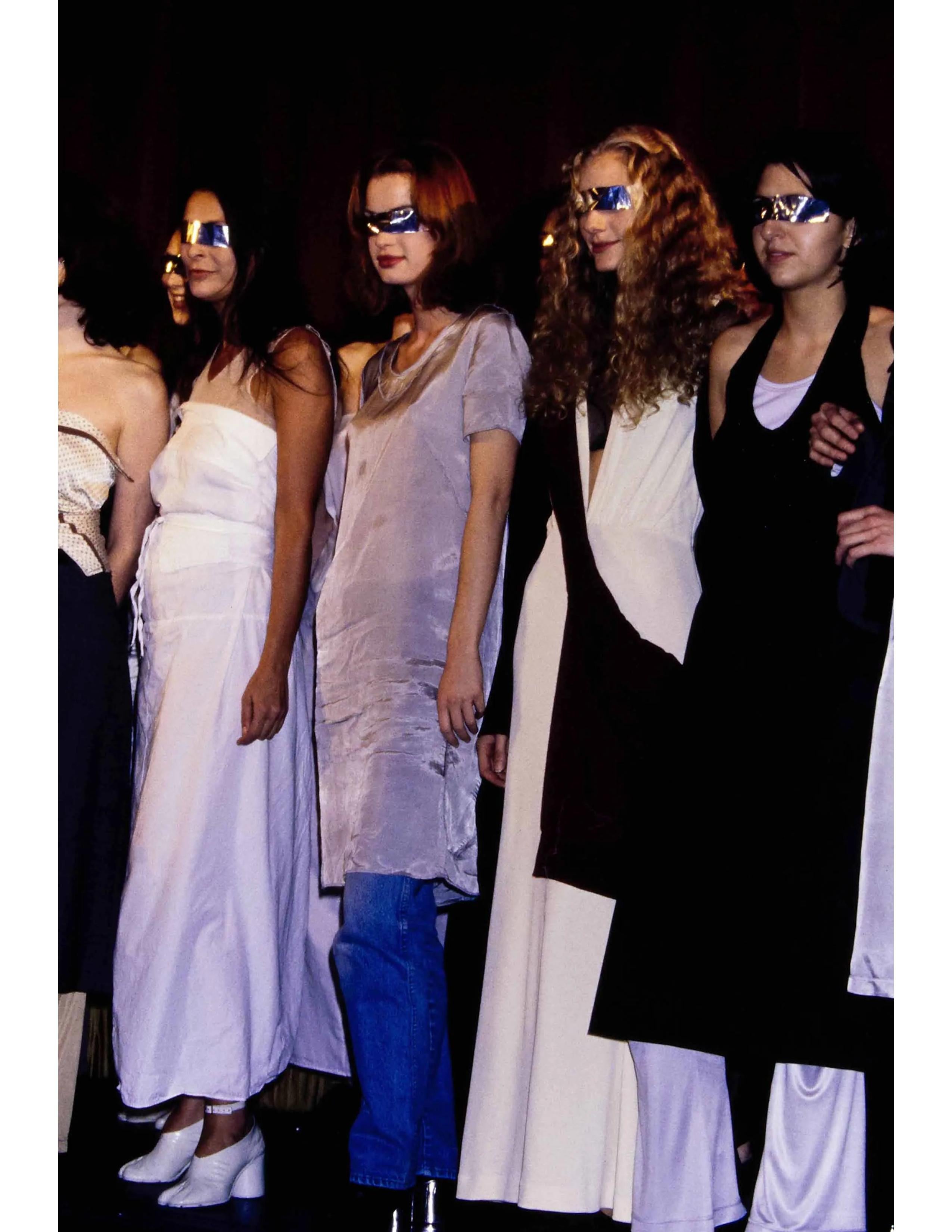 MARTIN MARGIELA RUNWAY Replica '1970's evening dress' (robe de soirée des années 1970) en vente 10