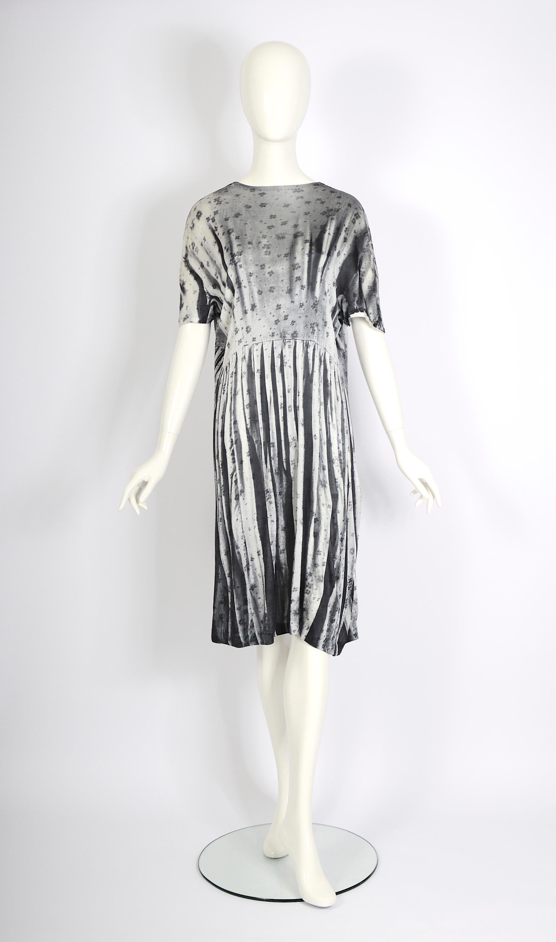 Martin Margiela vintage ss 1996 runway Trompe l'oeil printed viscose dress In Excellent Condition For Sale In Antwerp, BE
