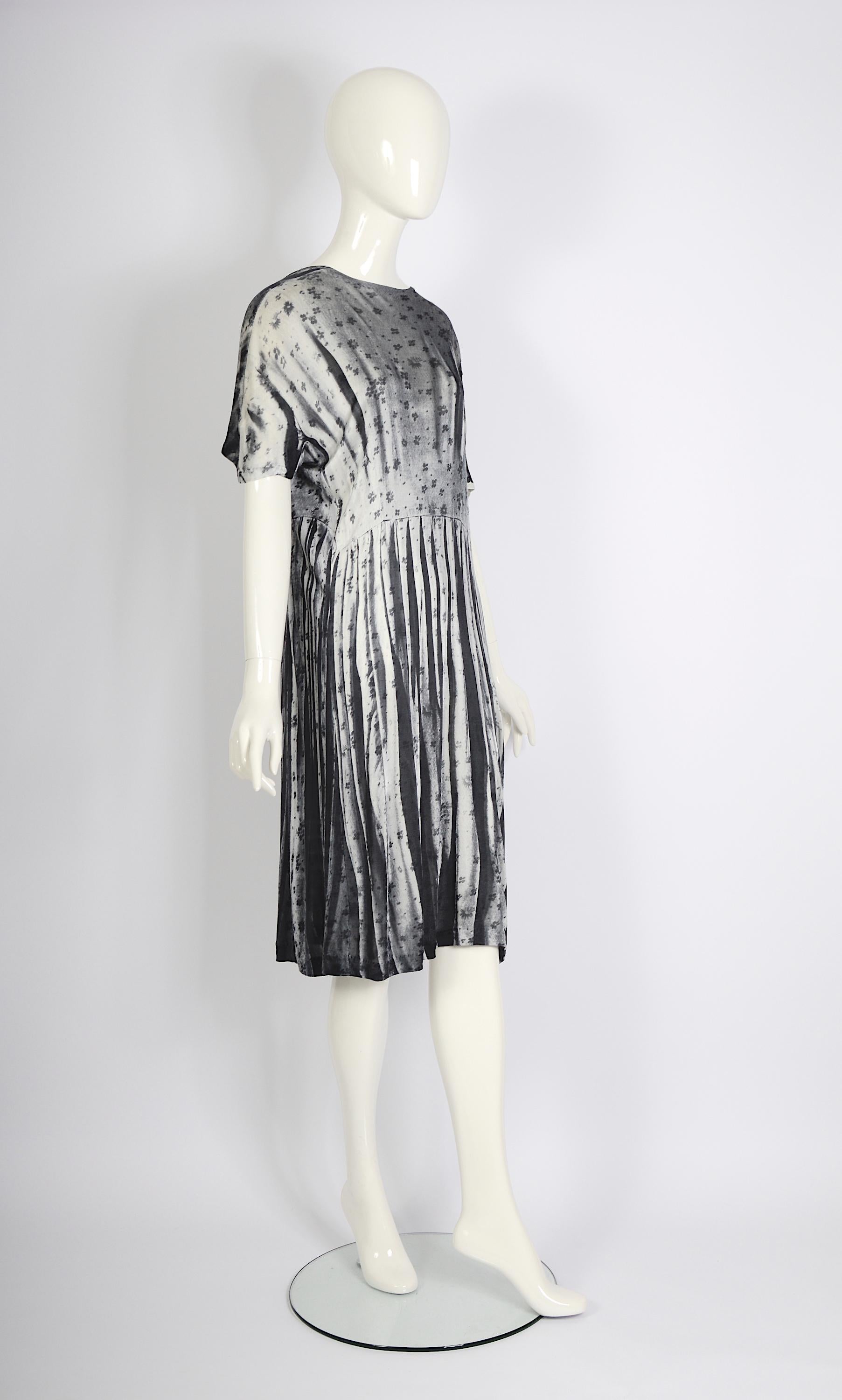 Women's Martin Margiela vintage ss 1996 runway Trompe l'oeil printed viscose dress For Sale