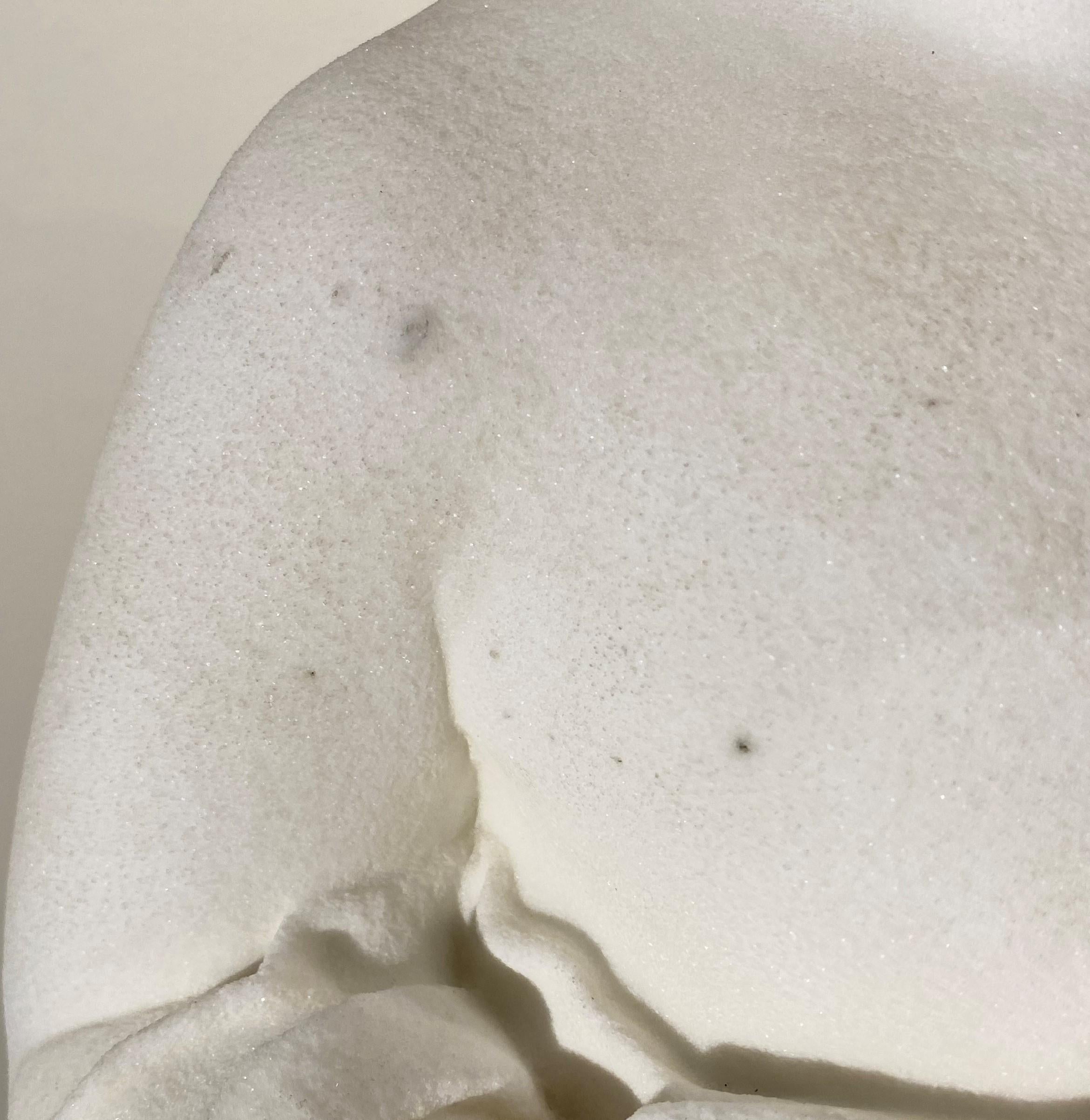 Sculpture d'un jeune garçon avec une robe en vente 13