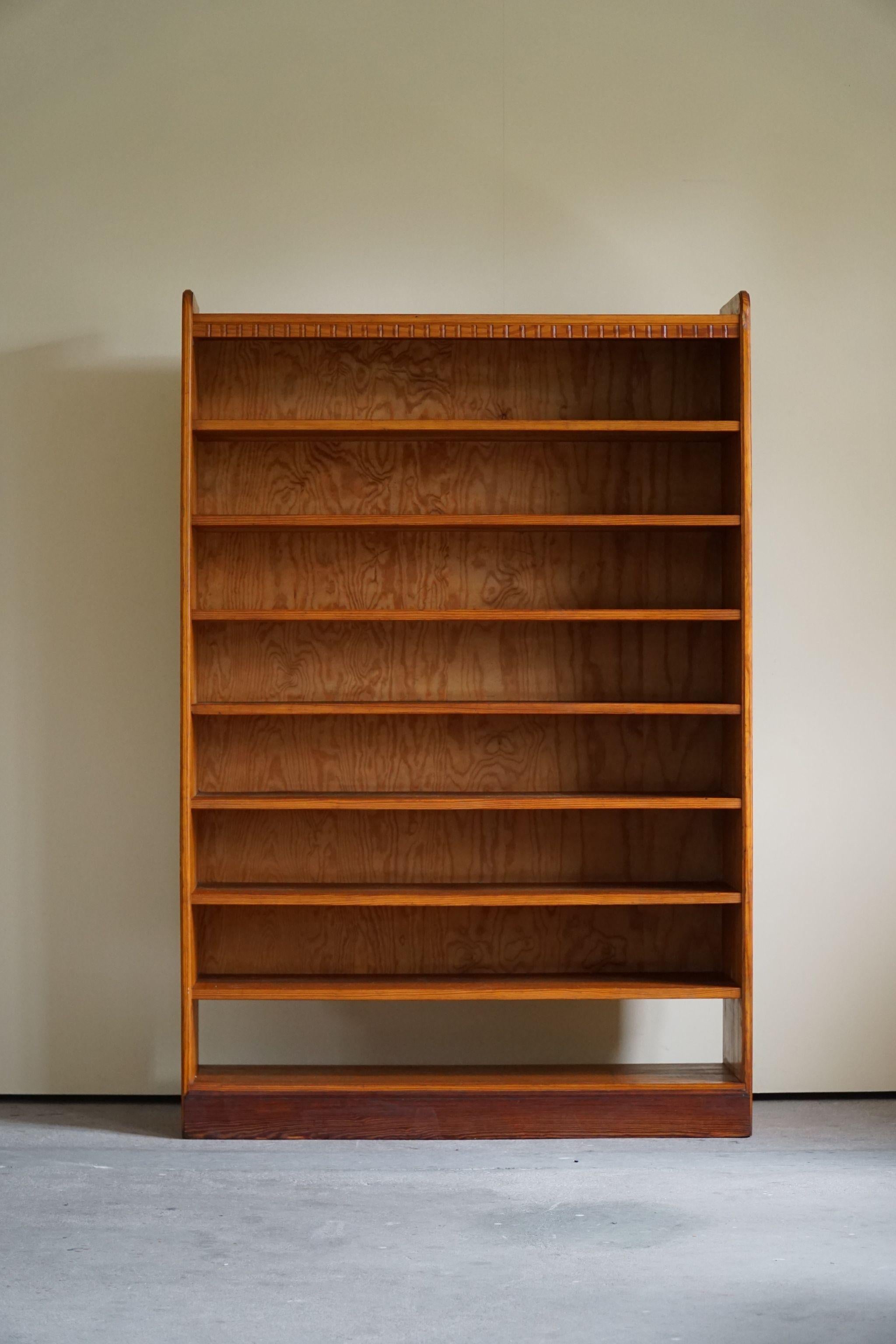 Martin Nyrop Bookcase by Rud, Rasmussen in Oregon Pine, Danish Modern, 1905 In Good Condition For Sale In Odense, DK