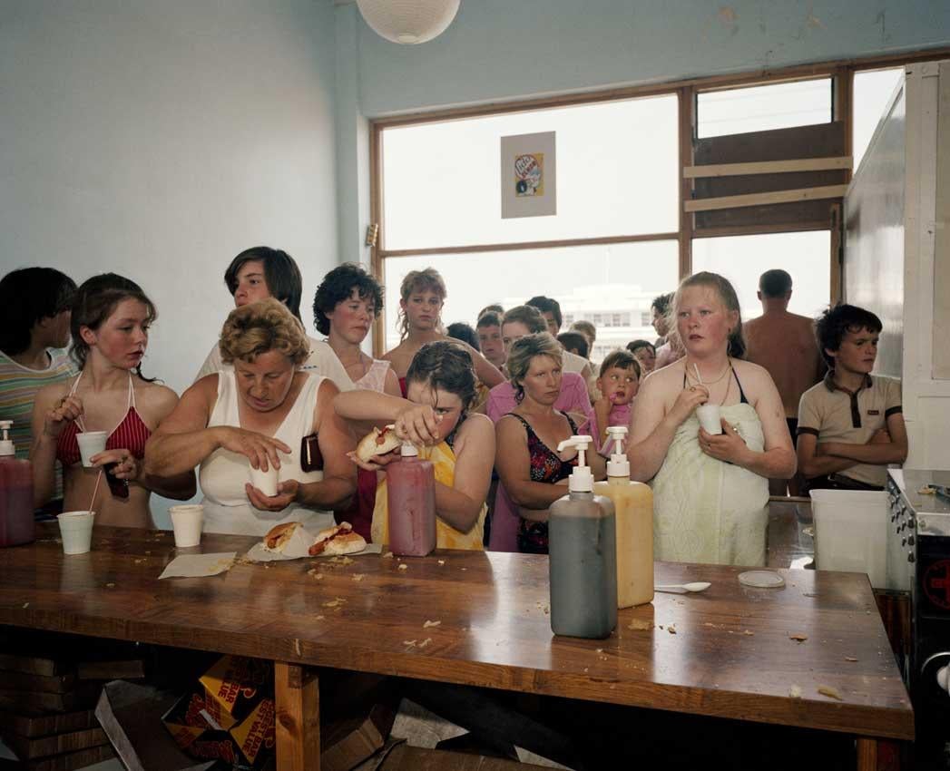 Color Photograph Martin Parr - Sans titre (Hotdog Stand)