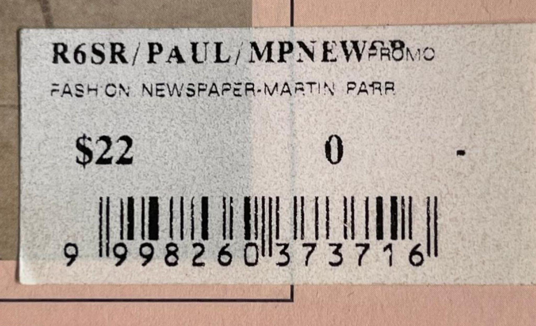 Parr: Fashion Newspaper (Nuovo di zecca nella confezione originale con etichetta del prezzo), 2007 - Print Contemporaneo di Martin Parr