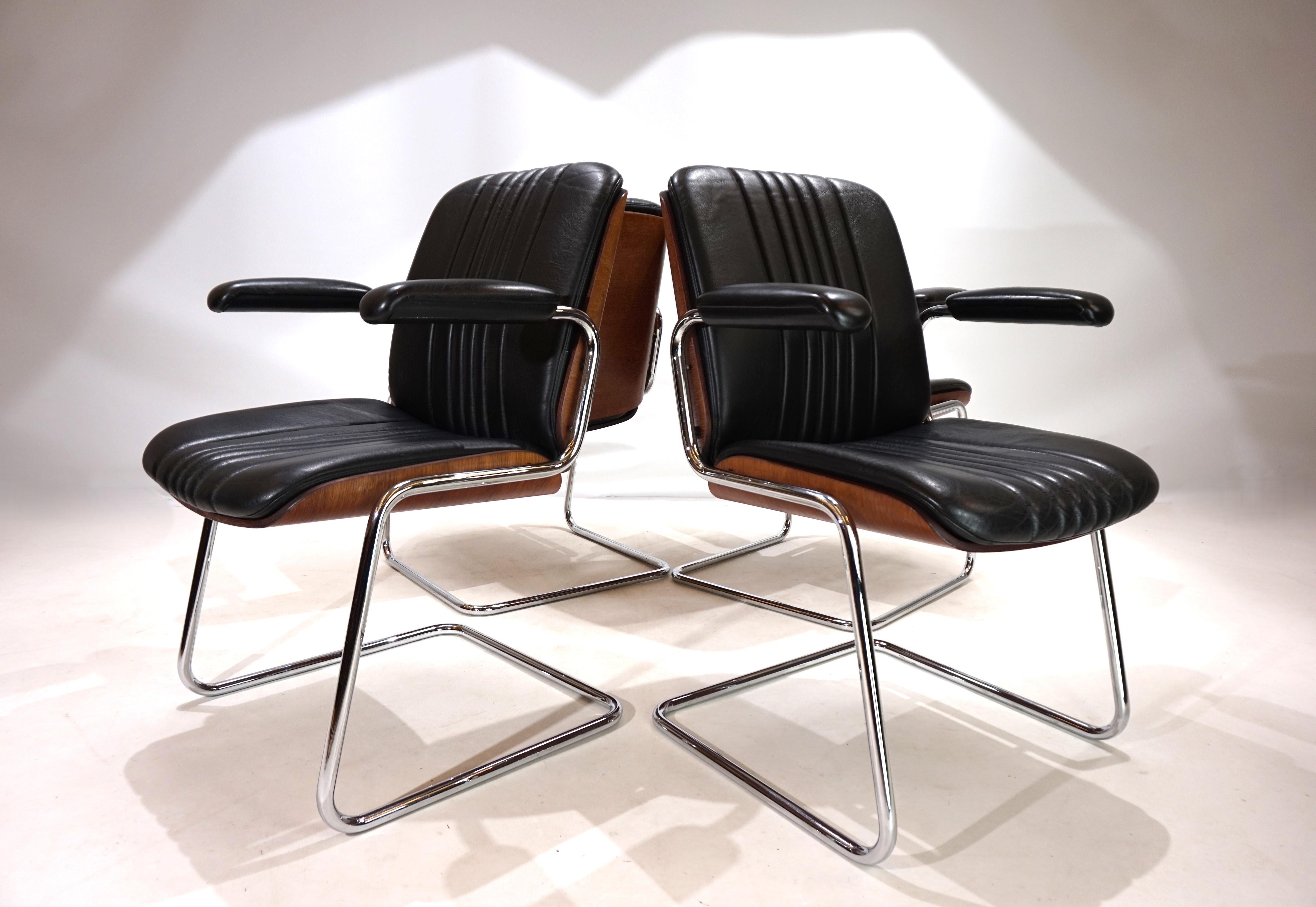 Martin Stoll Juego de 4 sillones de piel para comedor/conferencias del Prof. Karl Dittert en venta 9