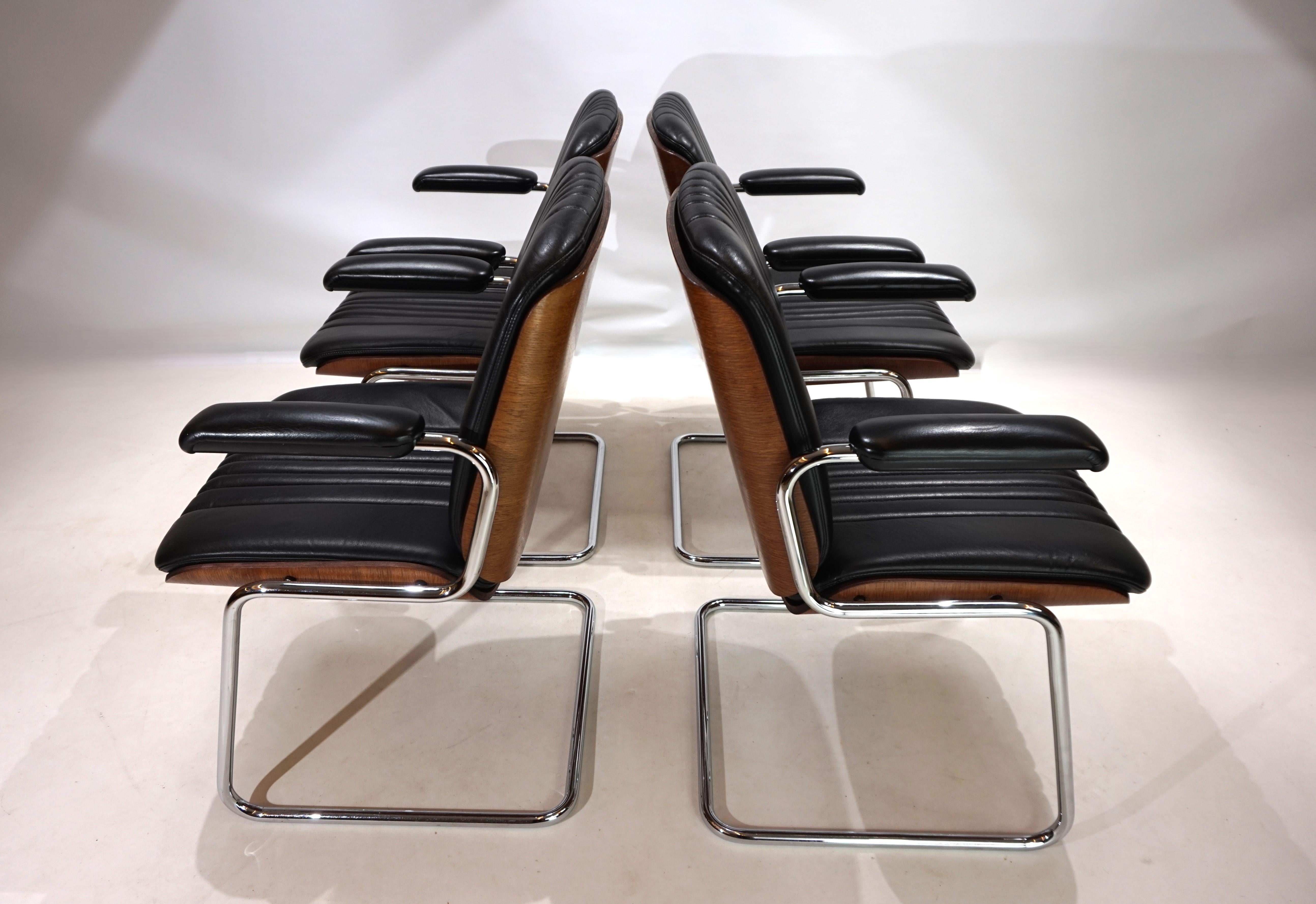 Martin Stoll Juego de 4 sillones de piel para comedor/conferencias del Prof. Karl Dittert en venta 12