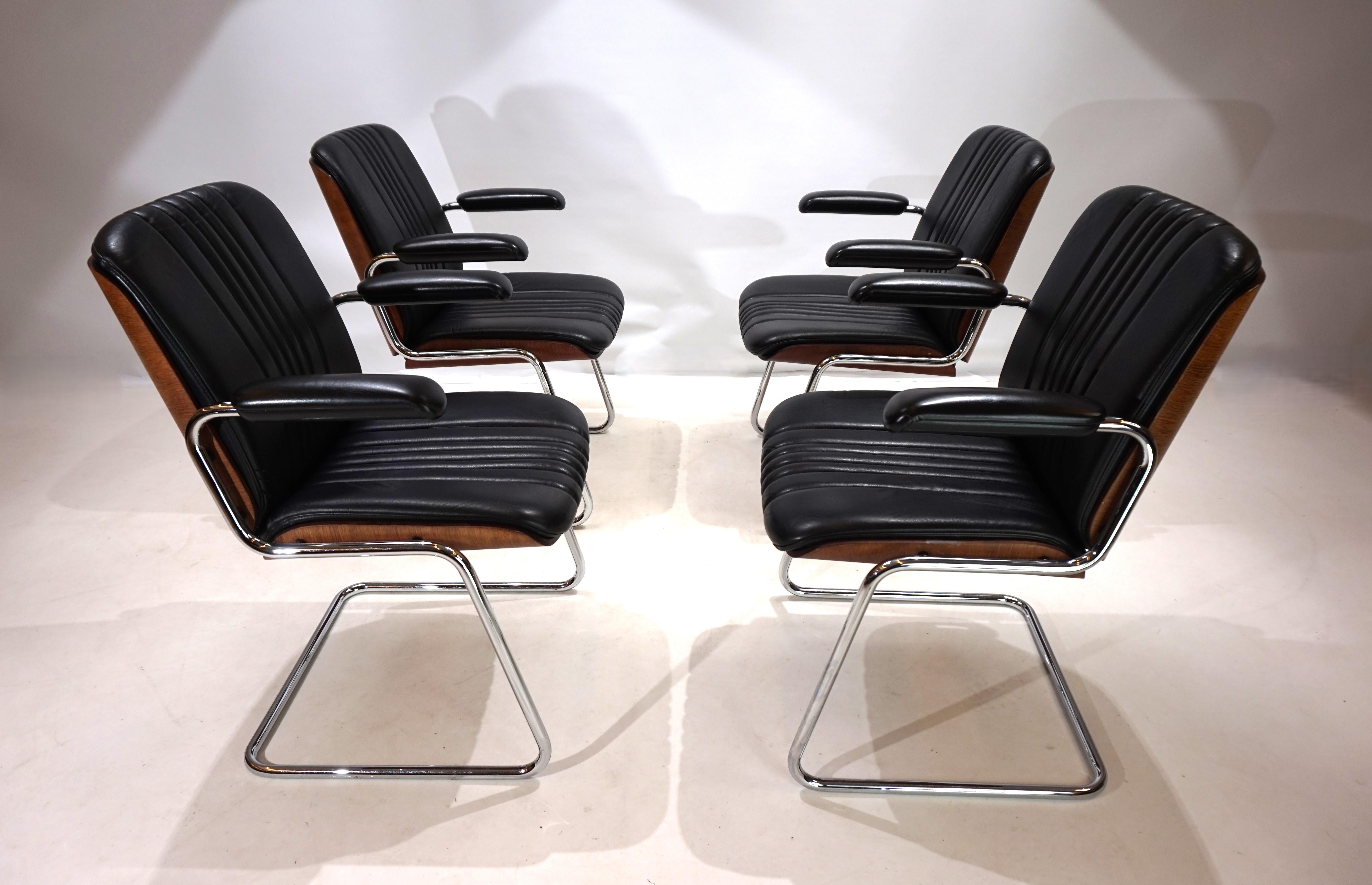 Martin Stoll Juego de 4 sillones de piel para comedor/conferencias del Prof. Karl Dittert en venta 2