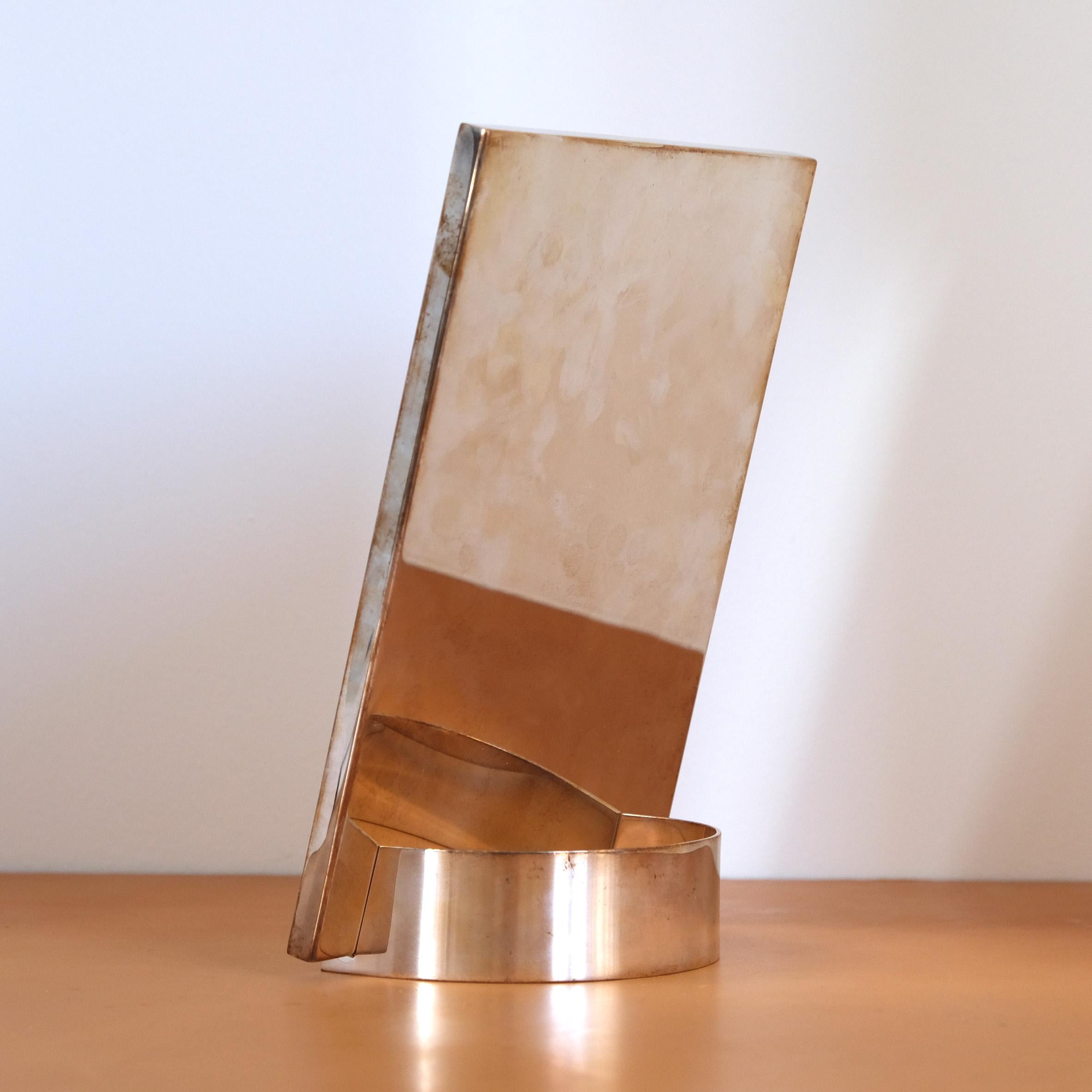 Martin Szekely

Radius

A silvered metal rectangular mirror on a half-cylinder stand.
The stand stamped « Christofle » and signed « m.Szekely ».
Produced by Christofle, France.
Circa 2006.


Martin Szekely

One of the most important