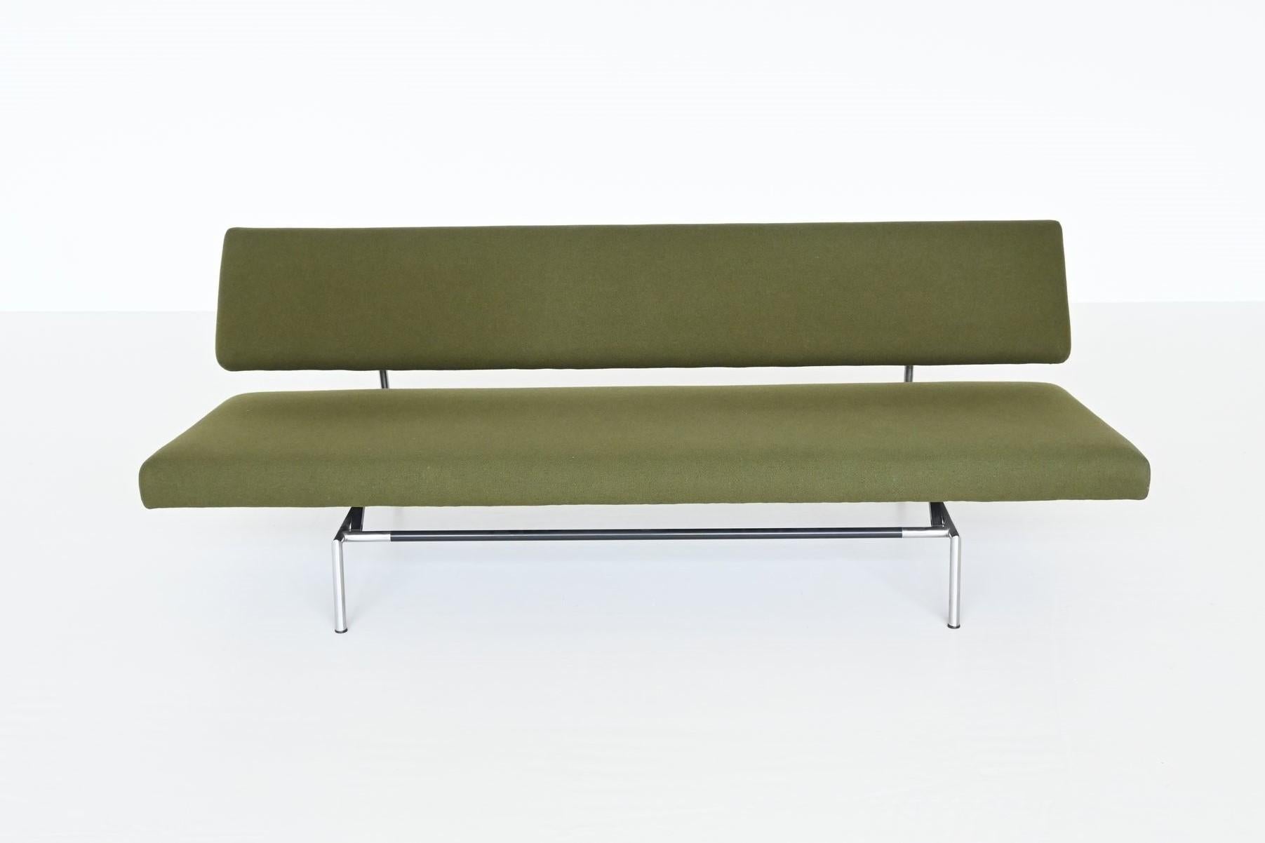 Iconic daybed sofa model BR02 designed by Martin Visser and manufactured by 't Spectrum Bergeijk, The Netherlands 1960. This is the best sold sofa from the 1960s in The Netherlands, no other sofa could compete to this. The sofa can be turned from a