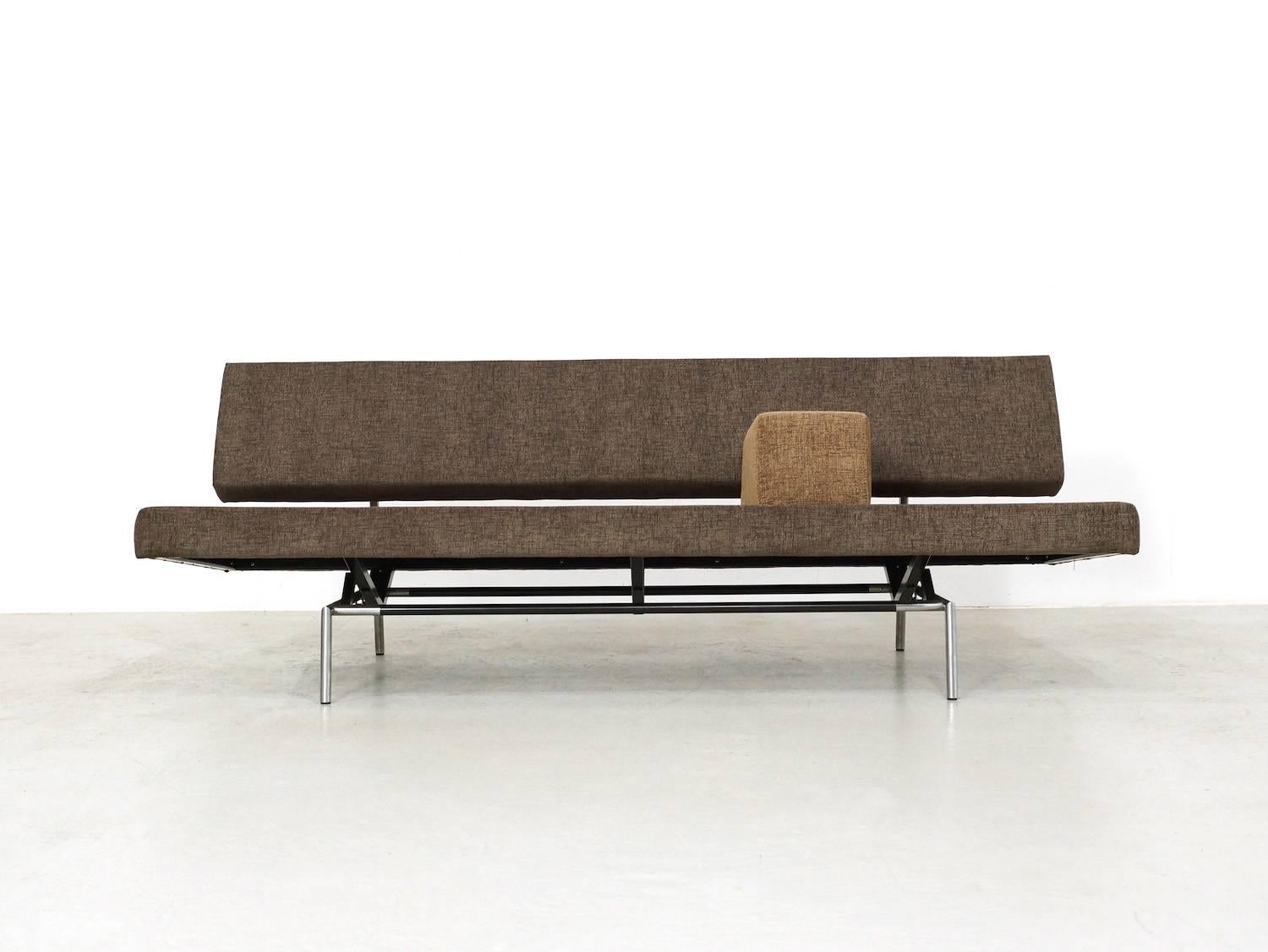 Mid-Century Modern Martin Visser BR02 Sleeping Sofa for 't Spectrum For Sale