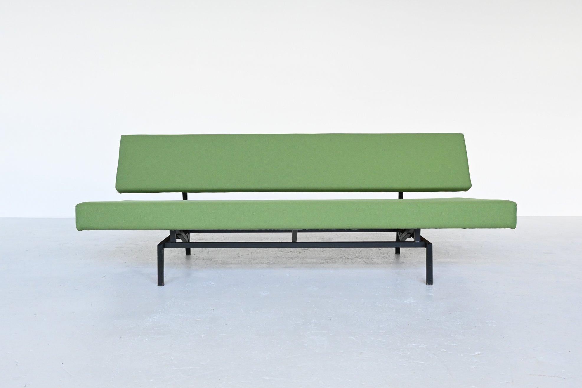 Iconic daybed sofa model BR03 designed by Martin Visser and manufactured by 't Spectrum Bergeyk, the Netherlands, 1960. This is the best sold sofa from the 1960s in the Netherlands, no other sofa could compete to this. This sofa can be turned from a