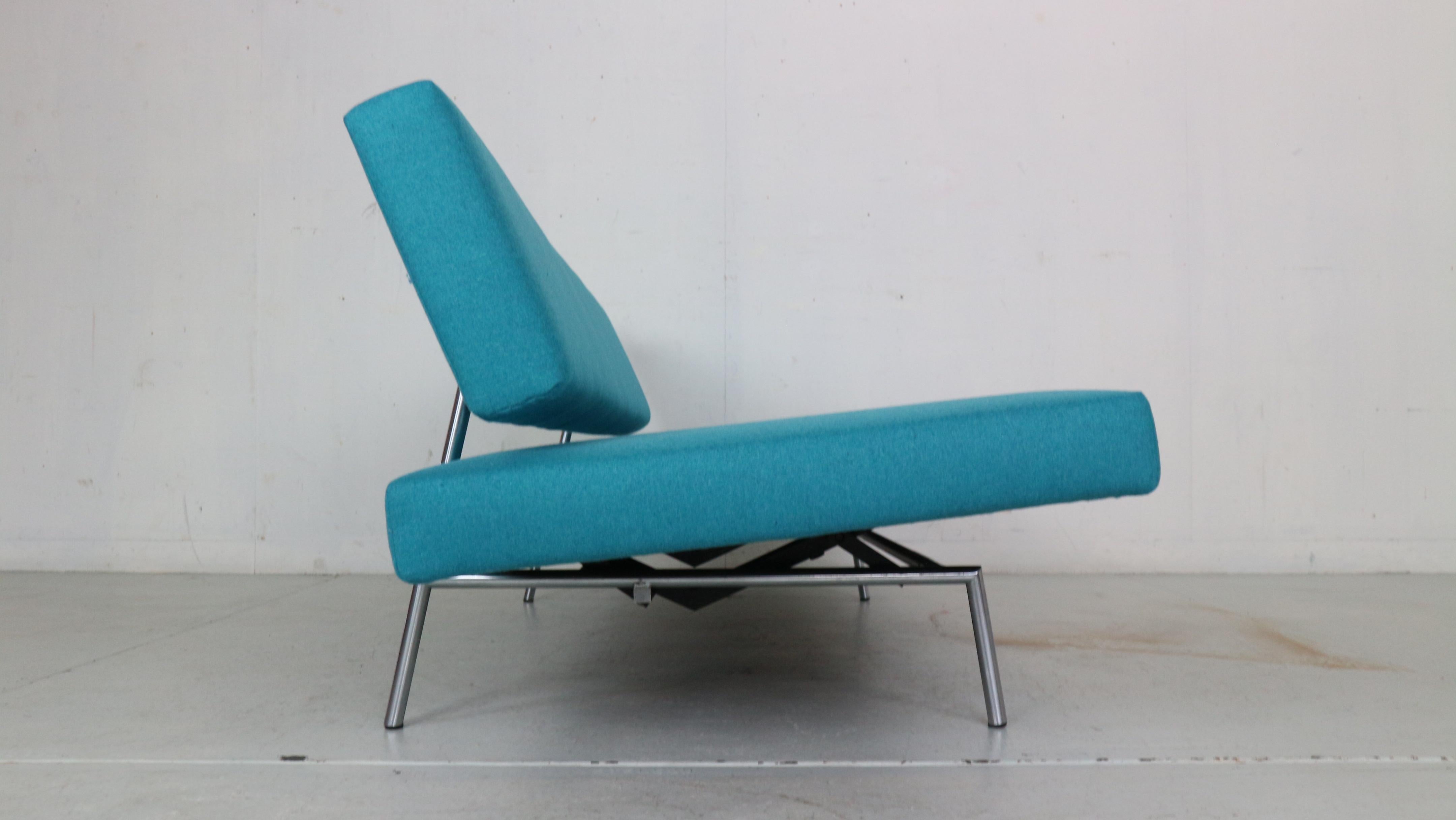 Fabric Martin Visser BZ53 Blue Newly Upholstered Sofa or Daybed for t'Spectrum, 1960s
