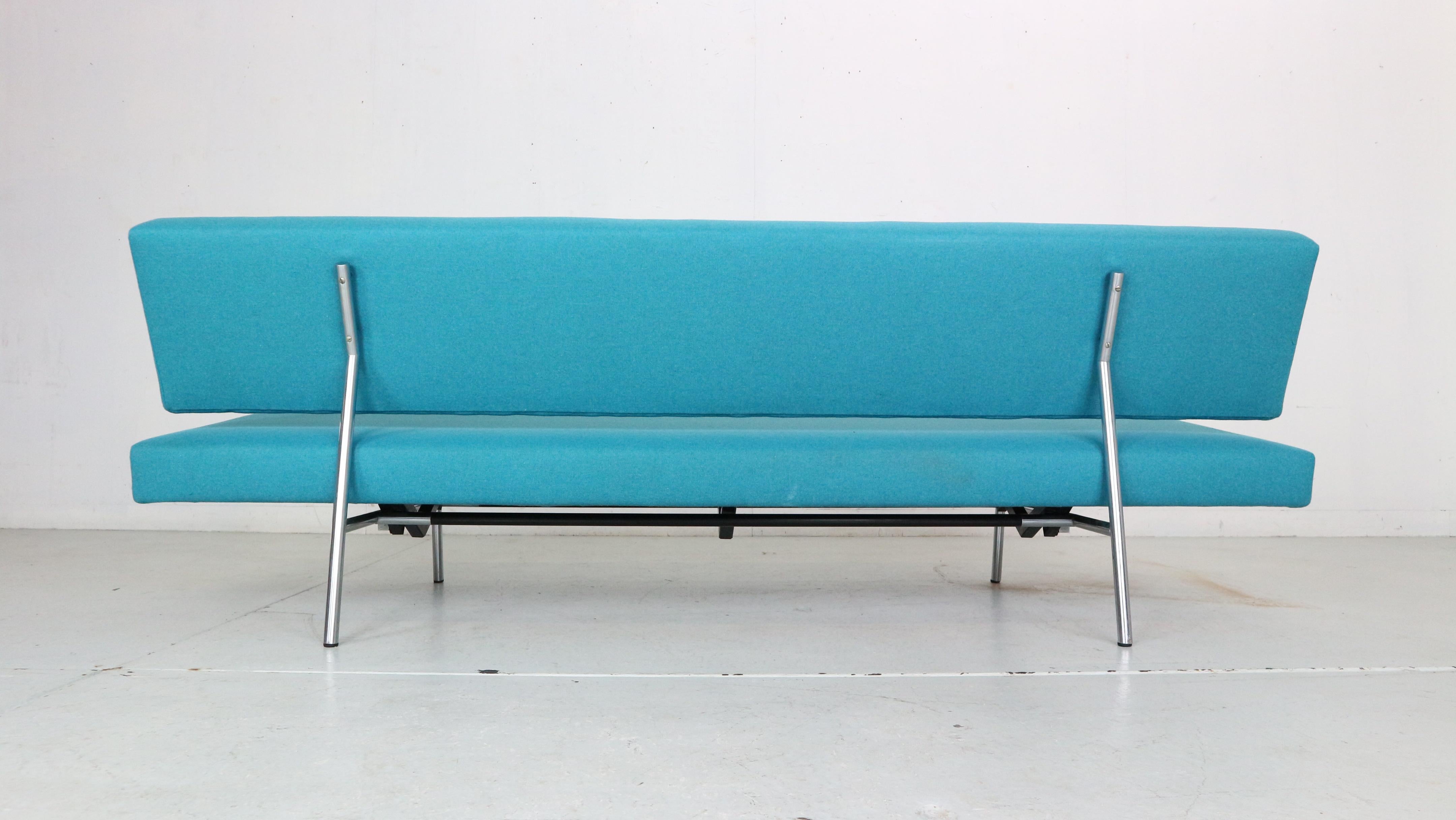 Martin Visser BZ53 Blue Newly Upholstered Sofa or Daybed for t'Spectrum, 1960s 1