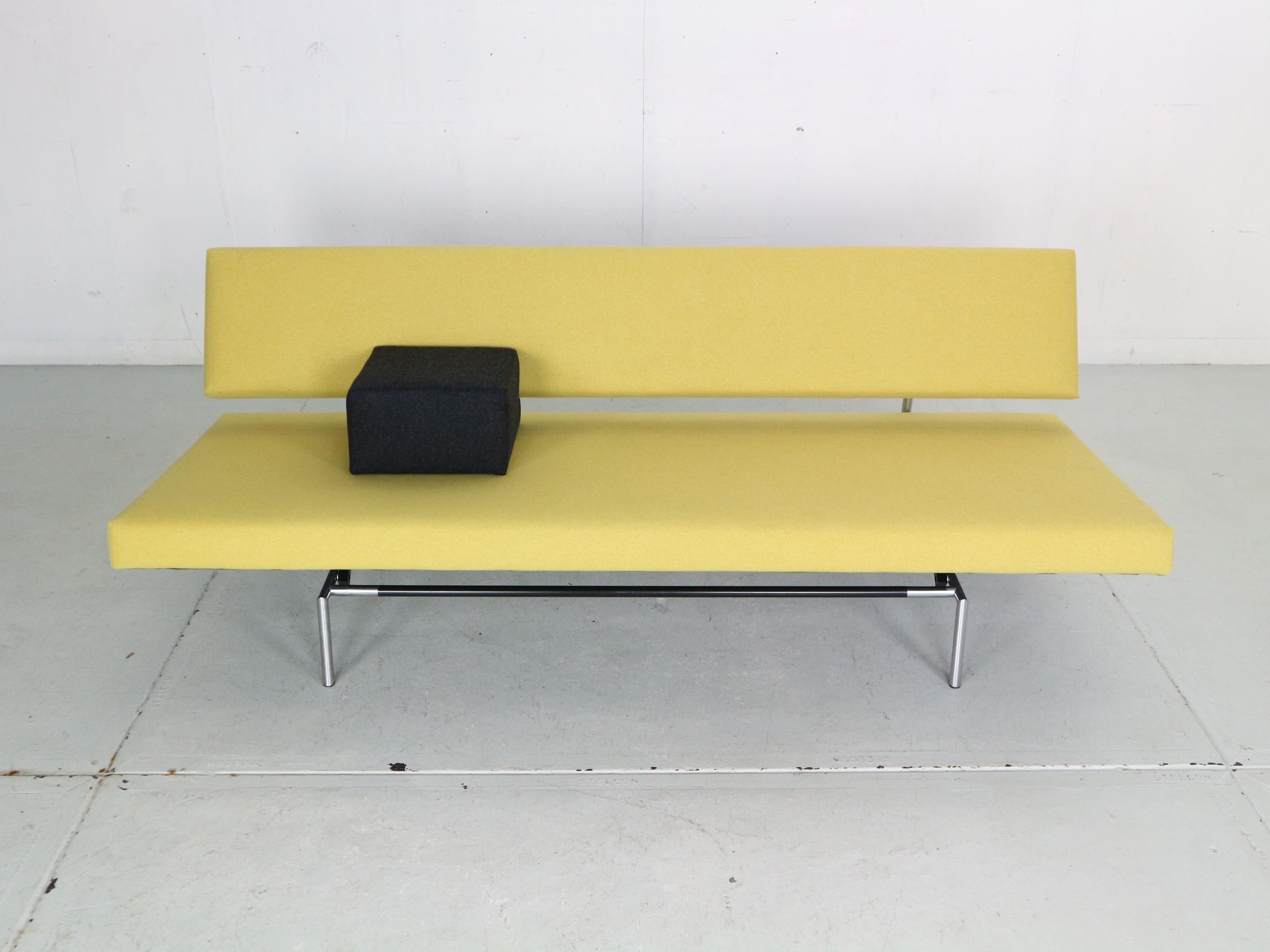 Mid-Century Modern Martin Visser BZ53 Newly Upholstered Sofa or Daybed for t'Spectrum, 1960s