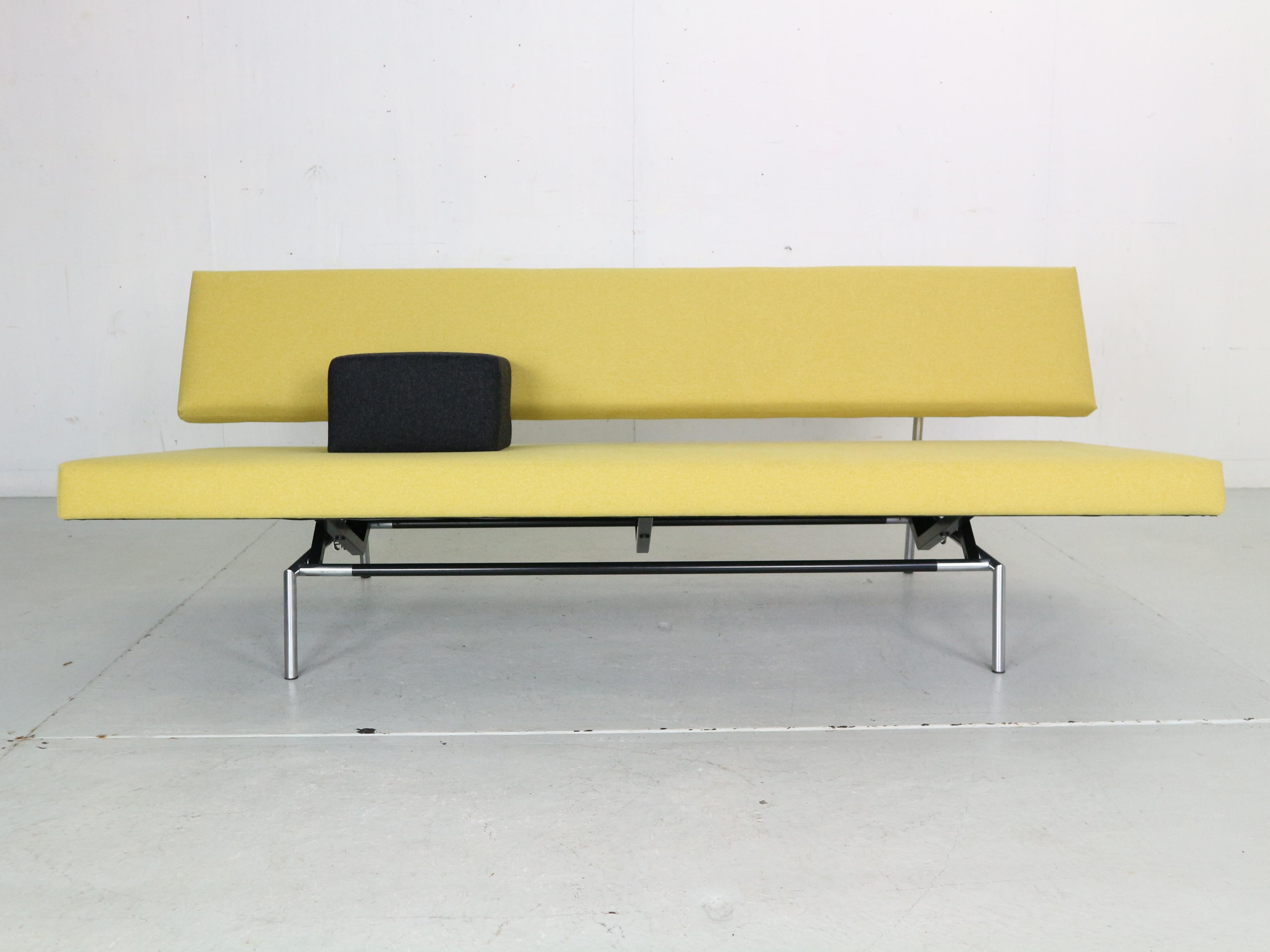 Martin Visser BZ53 Newly Upholstered Sofa or Daybed for t'Spectrum, 1960s In Good Condition In The Hague, NL