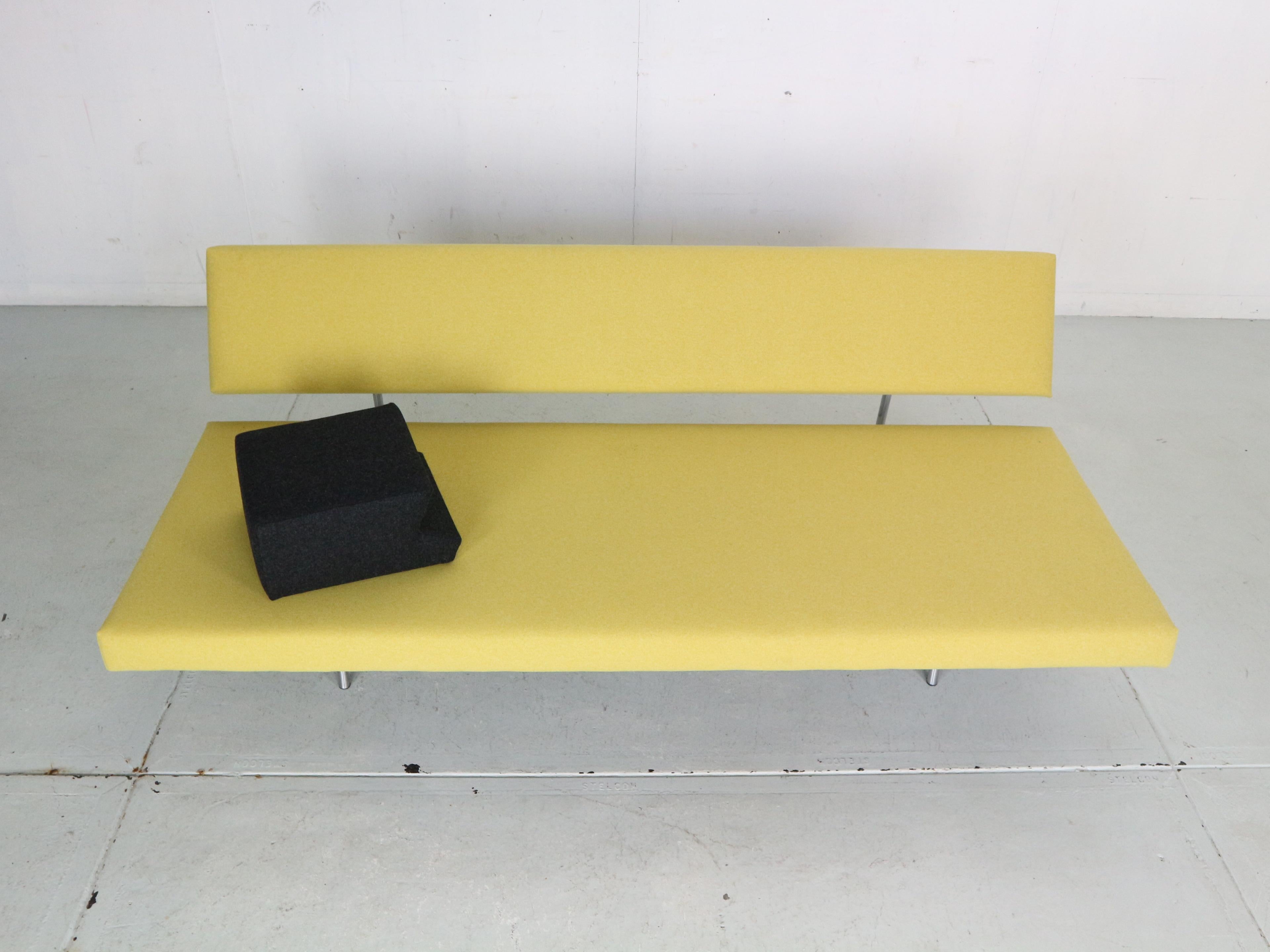 Fabric Martin Visser BZ53 Newly Upholstered Sofa or Daybed for t'Spectrum, 1960s