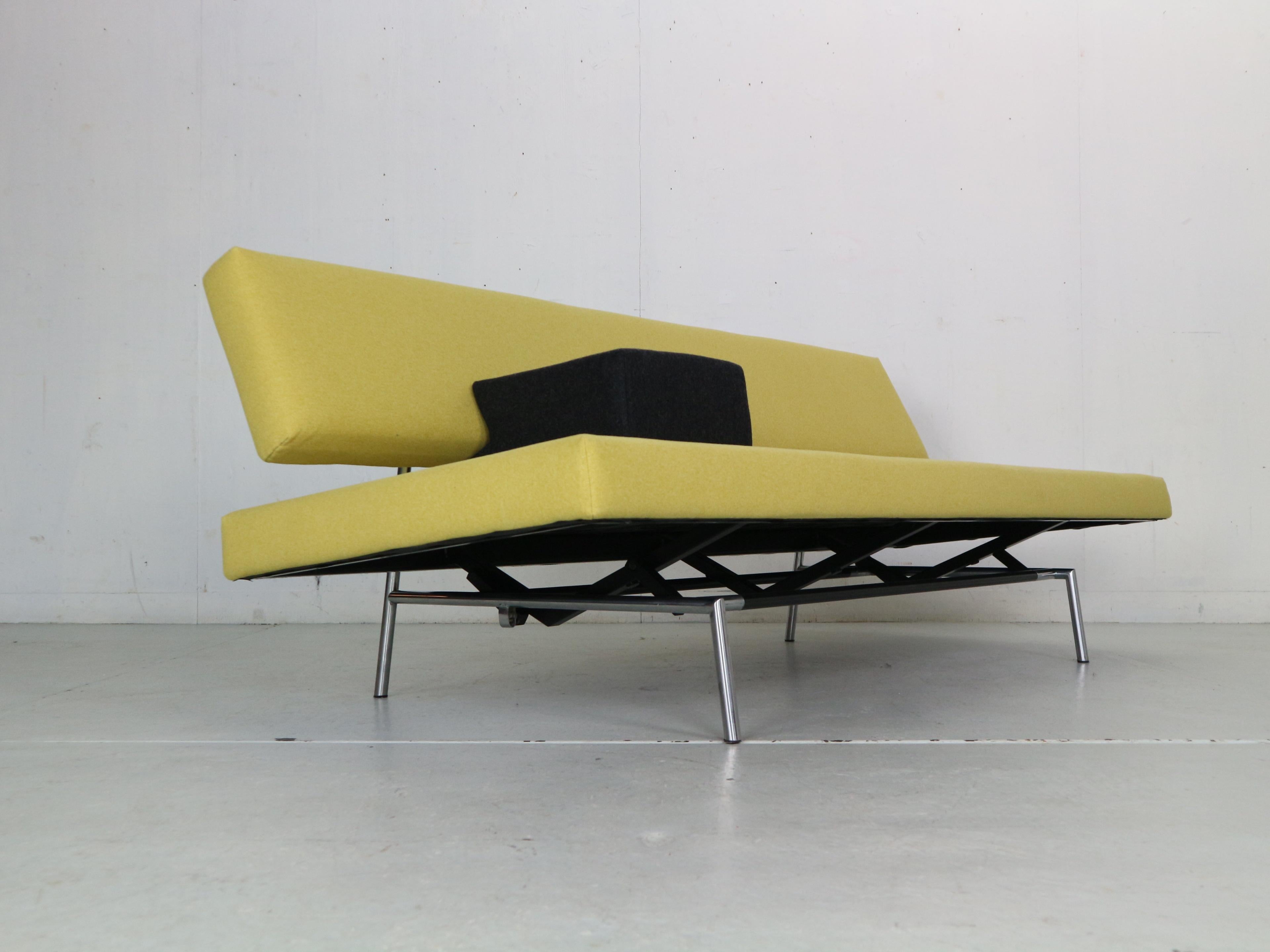 Martin Visser BZ53 Newly Upholstered Sofa or Daybed for t'Spectrum, 1960s 1
