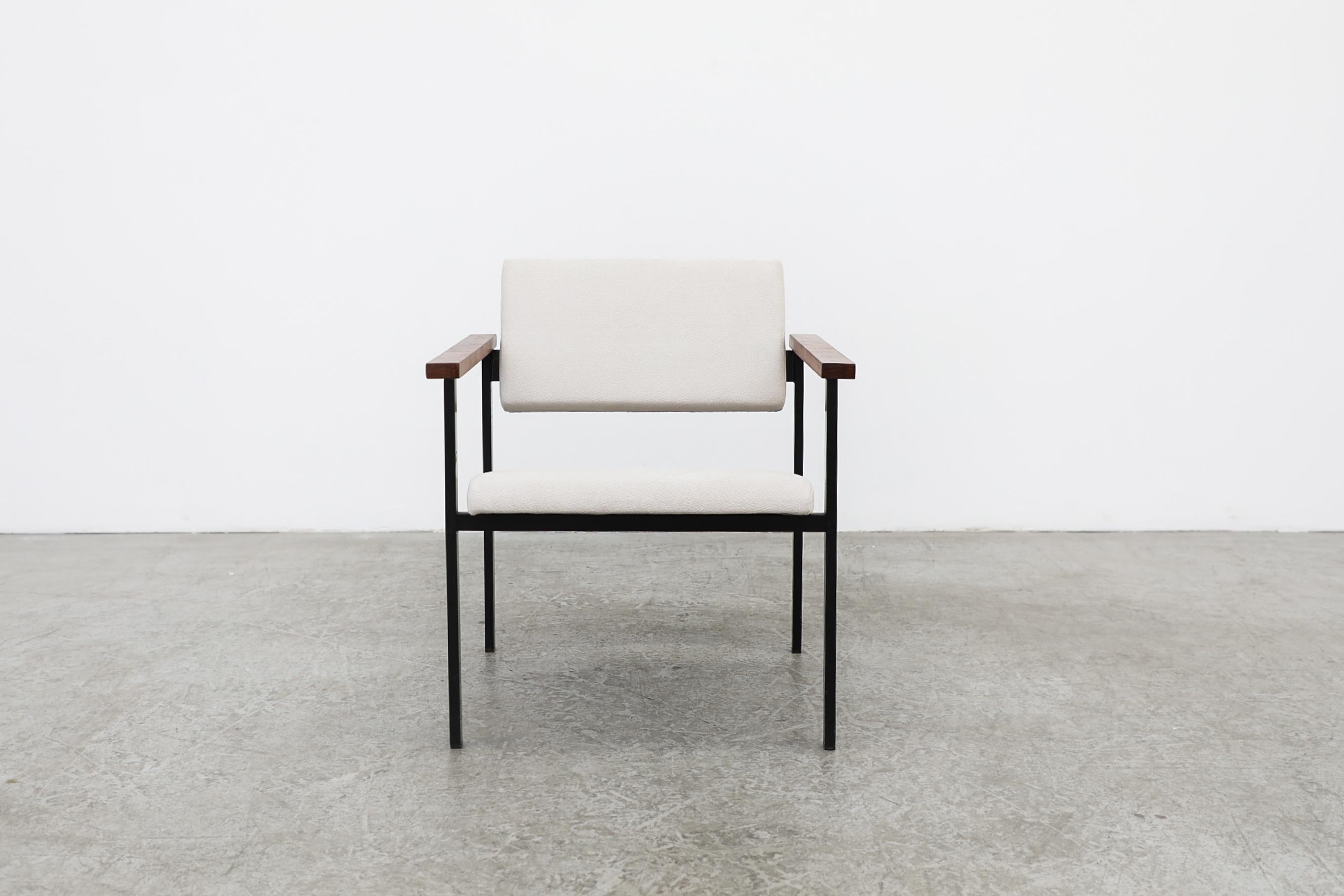 Fauteuil de direction Martin Visser avec structure noire, accoudoirs en Wood et tapisserie d'ameublement blanche en vente 2