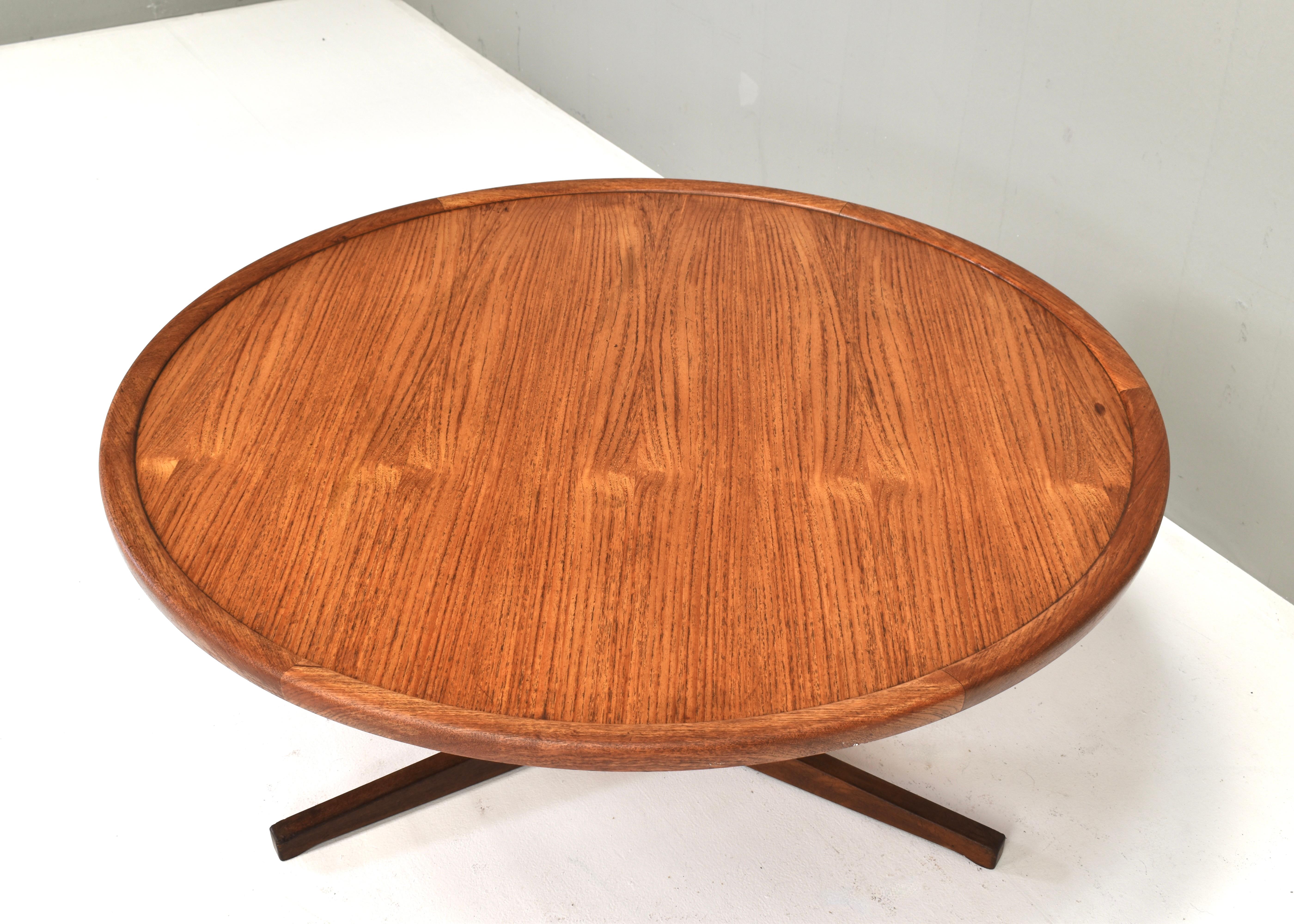 Milieu du XXe siècle Table basse ronde en teck, Martin Visser pour Spectrum, Pays-Bas - 1965 en vente