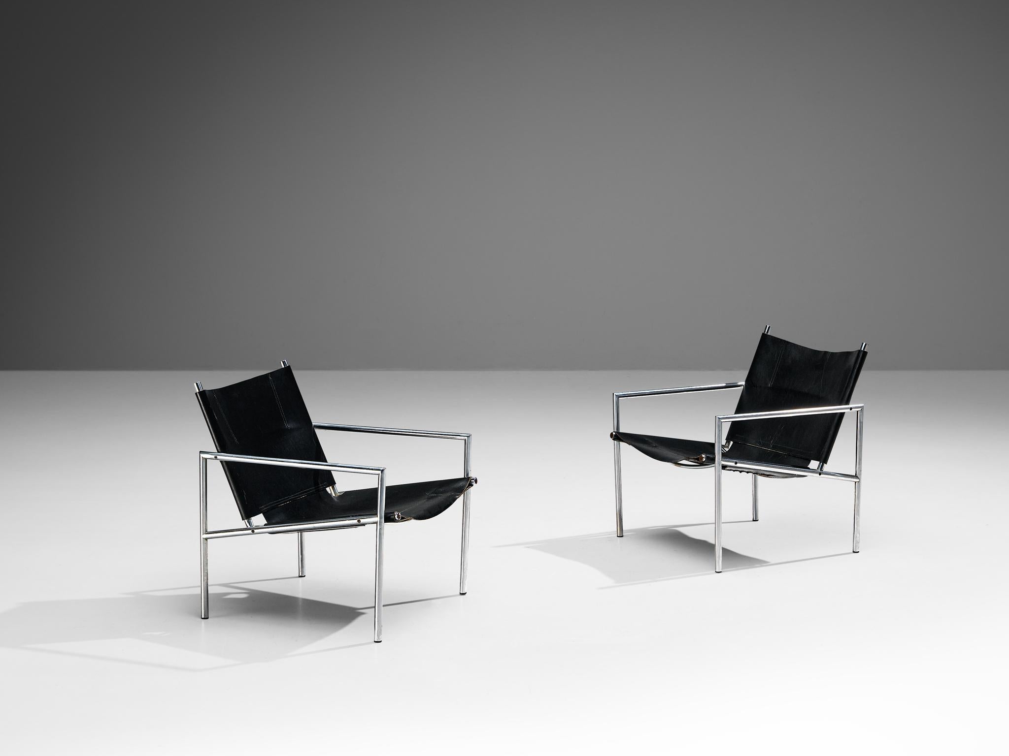 Martin Visser pour 't Spectrum, chaises longues, modèle 'SZ 02', cuir, acier brossé, Pays-Bas, 1965

Ces fauteuils modernes et minimalistes sont fabriqués à partir d'un tube d'acier brossé combiné à un revêtement en cuir noir. La construction