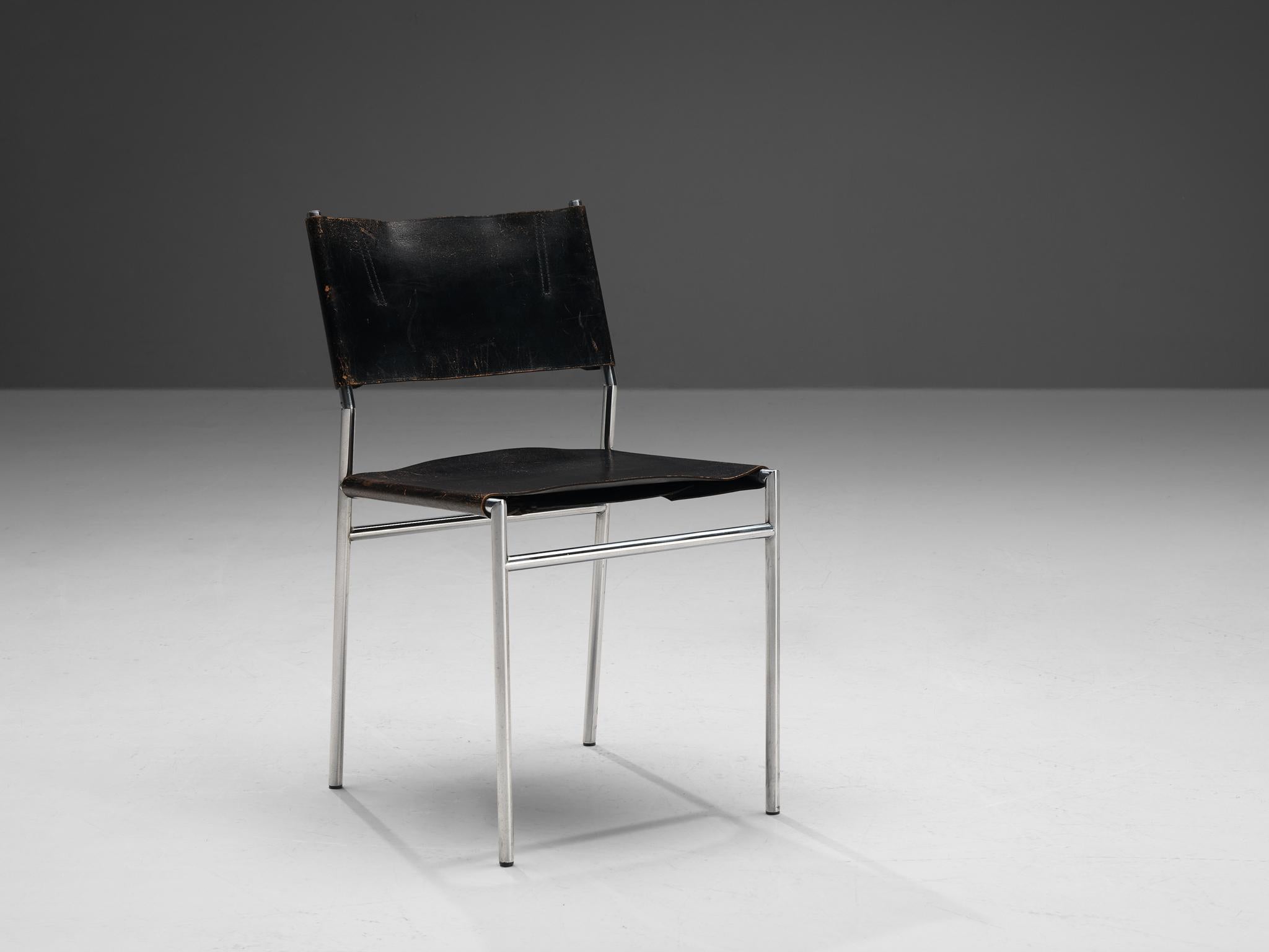Martin Visser pour 't Spectrum, chaise de salle à manger, acier, cuir patiné, Pays-Bas, années 1960. 

Les designs de Martin Visser se caractérisent par des lignes claires et l'utilisation du métal en combinaison avec des matériaux naturels comme le