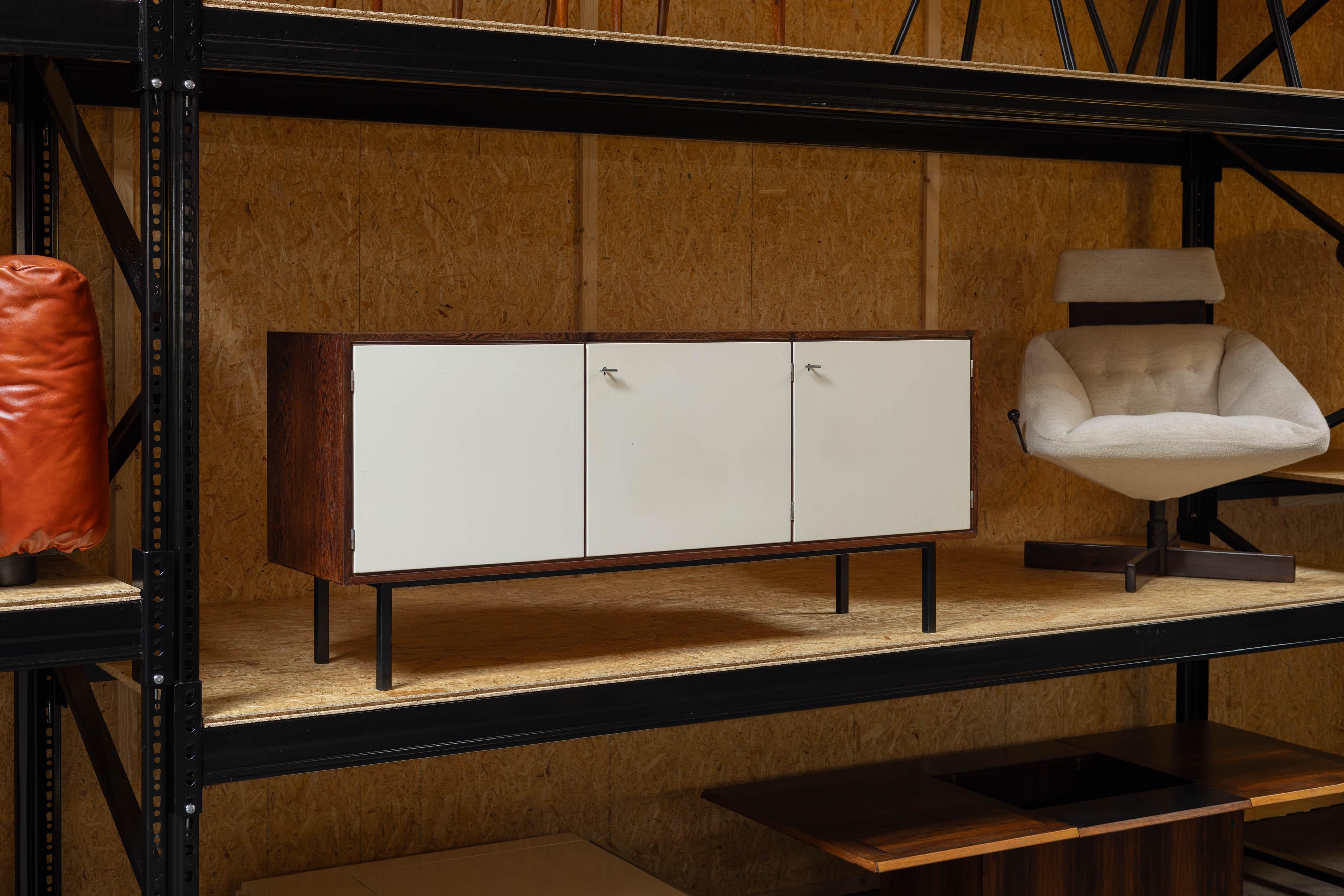 This small-sized credenza, model KW21, was designed by Martin Visser (1922-2009) and manufactured by ‘t Spectrum in Holland in 1959. Produced for only three years, from 1959 to 1962, this sideboard is a rare find. It features a black painted square