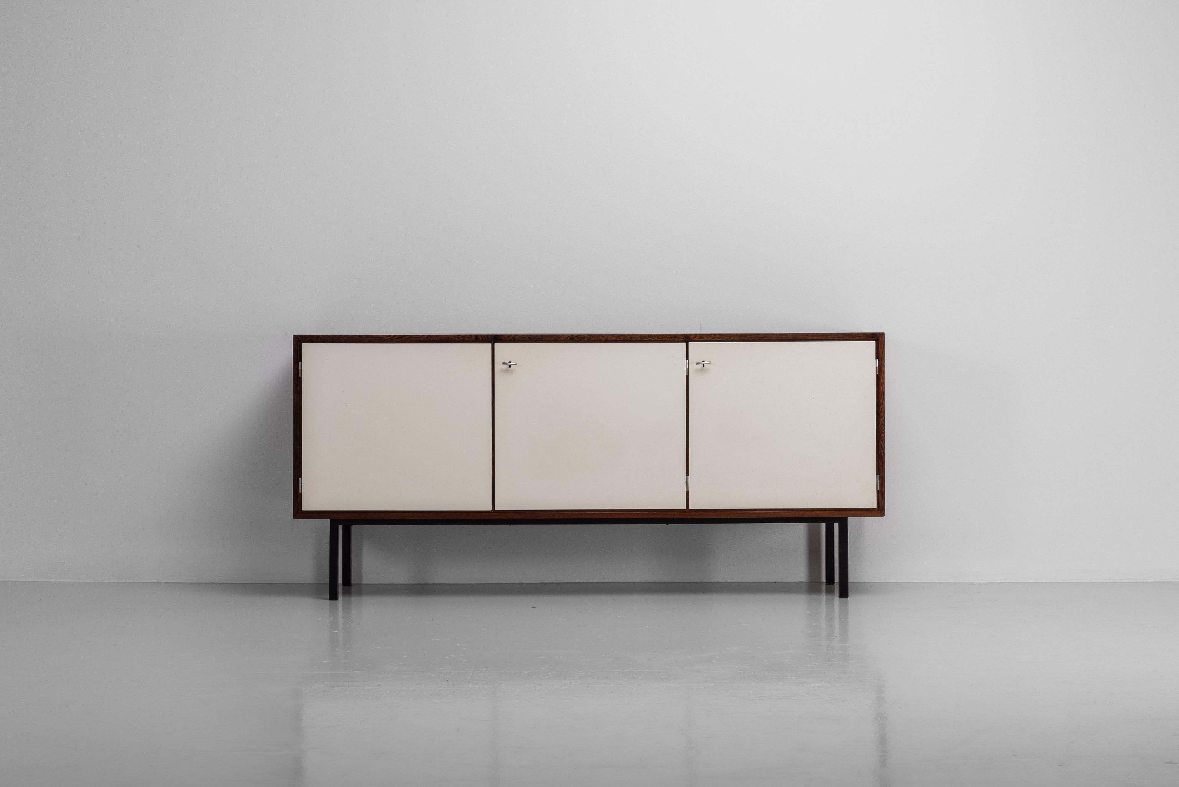 Mid-Century Modern Martin Visser KW21 small sideboard ‘t Spectrum 1959 For Sale