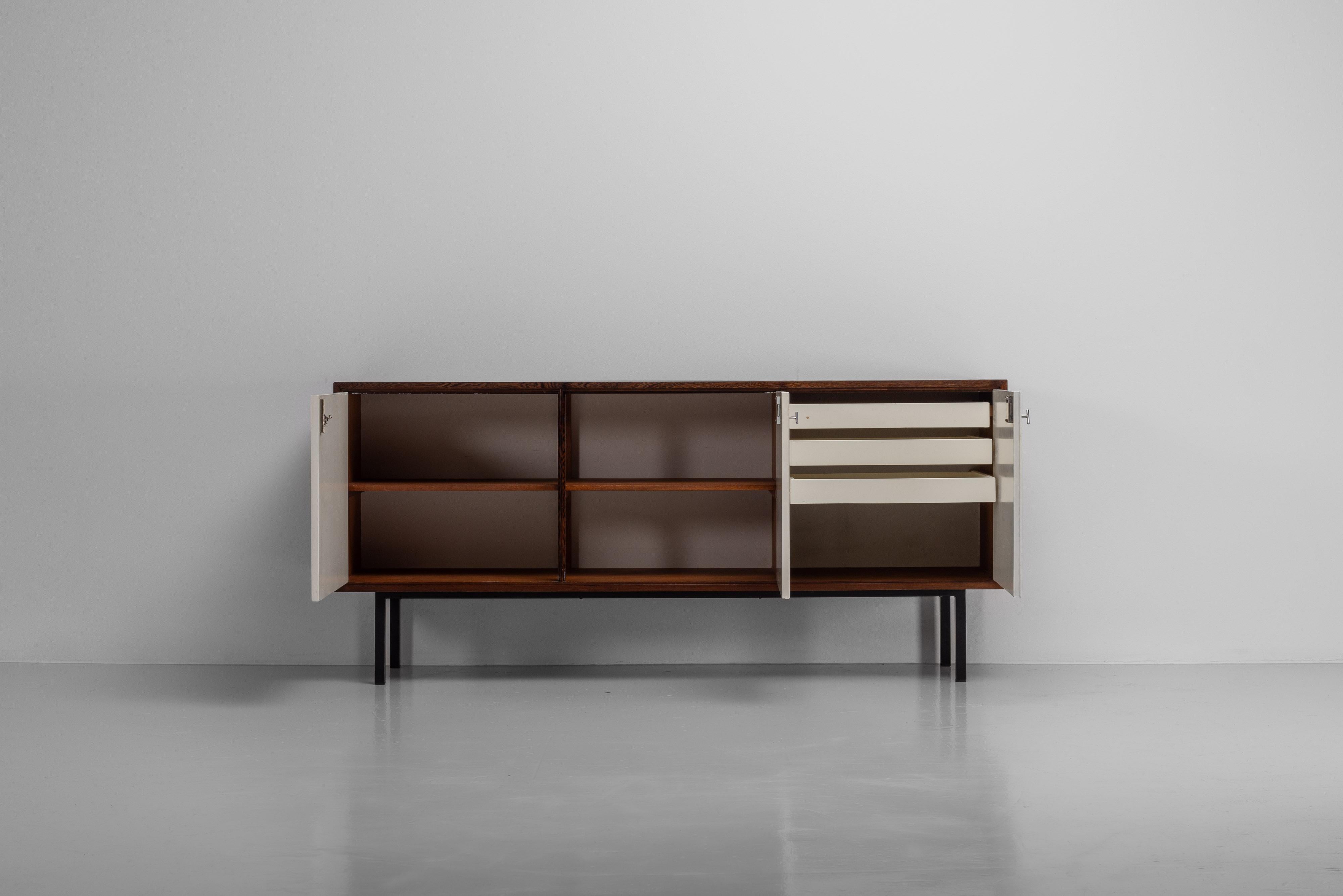 Dutch Martin Visser KW21 small sideboard ‘t Spectrum 1959 For Sale