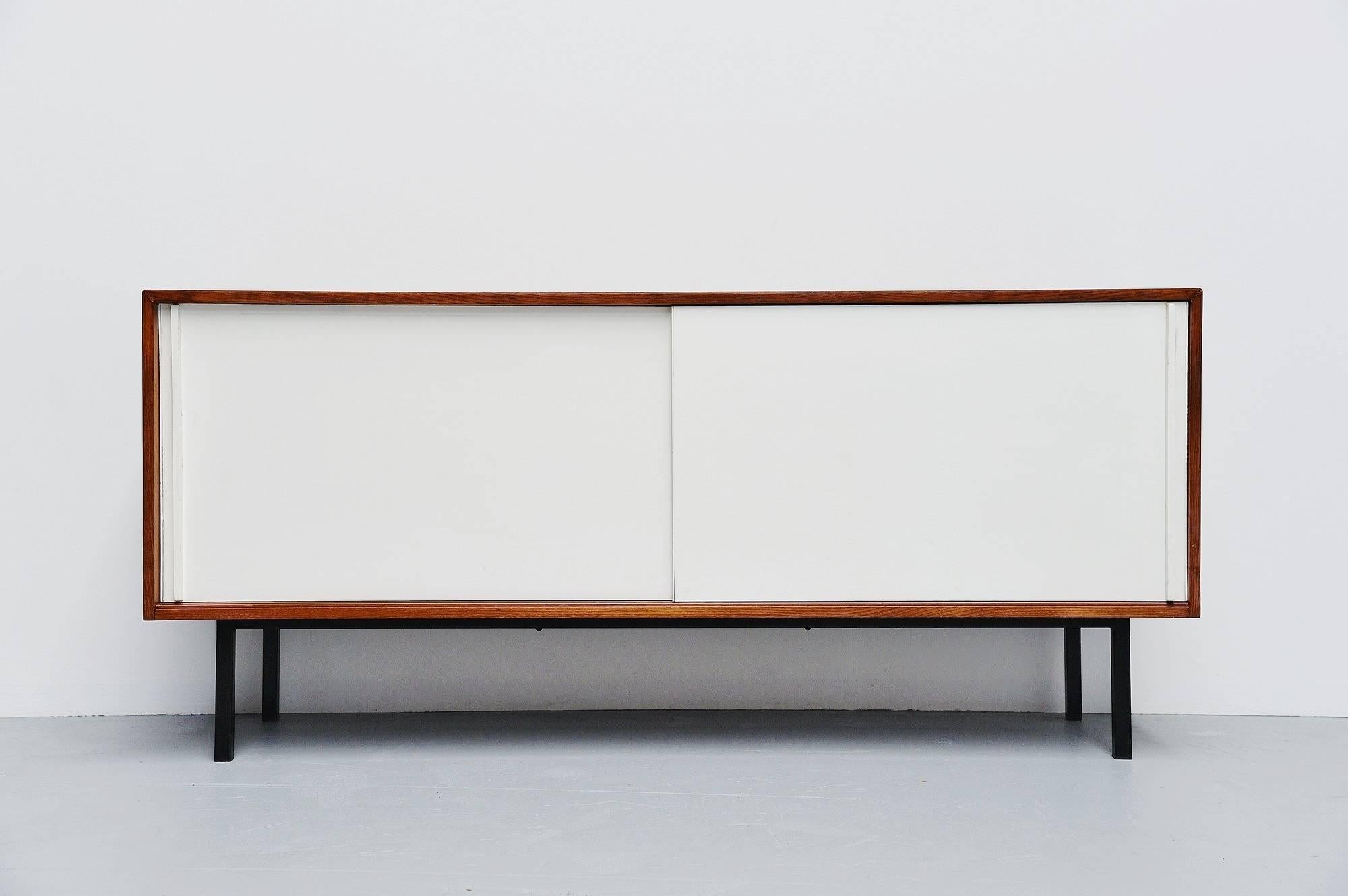 Very nice and early credenza designed by Martin Visser and Jos Manders for ‘t Spectrum Bergeyk, Holland, 1964. This very rare example is made of oak and white lacquered doors, drawers and shelves. The credenza is probably one of the nicest made by