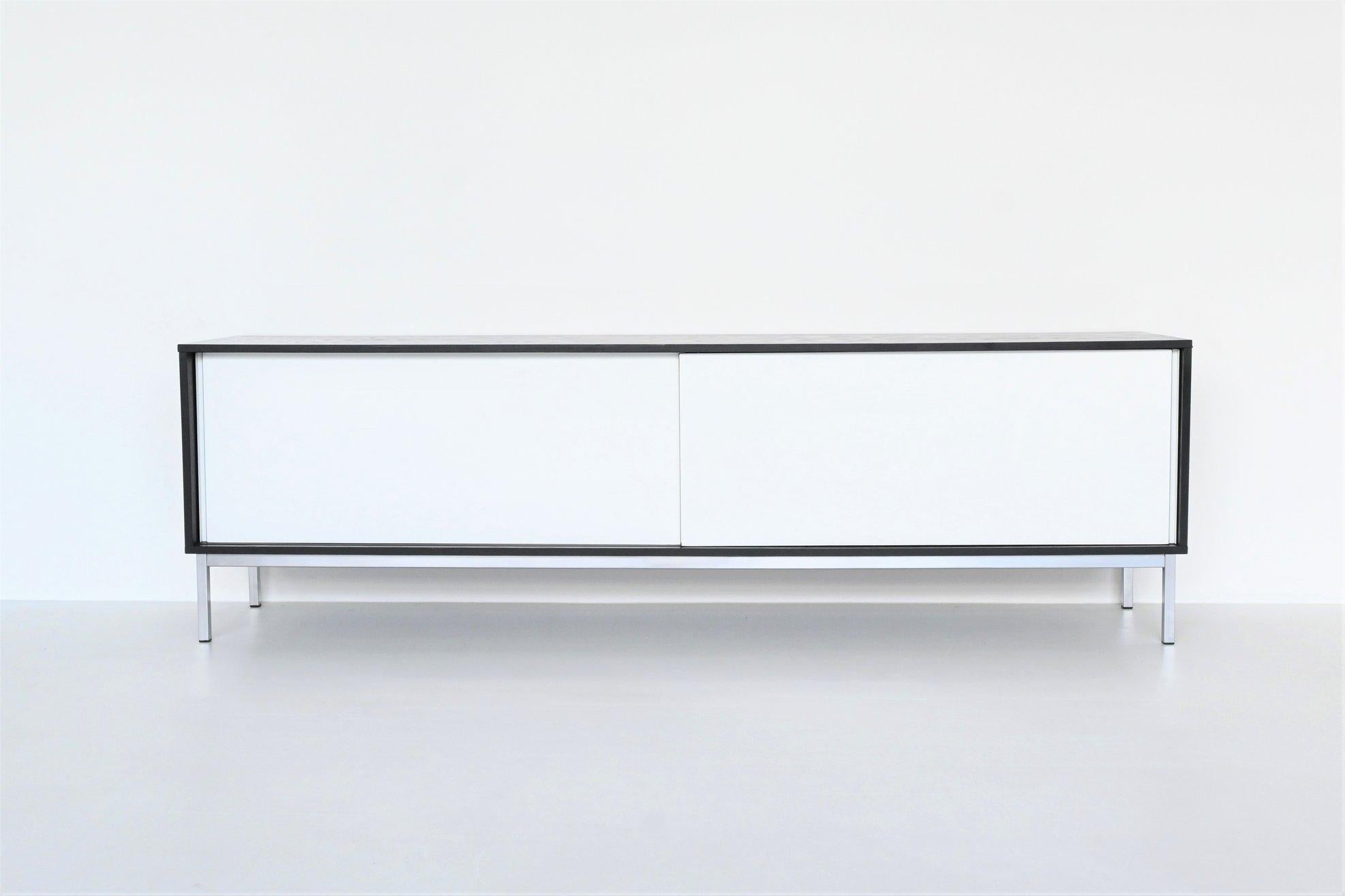 Beautiful minimalistic and modernist sideboard model KW85 designed by Martin Visser and manufactured by ‘t Spectrum Bergeijk, The Netherlands 1965. This longest version sideboard has a black ebonized wenge wooden cabinet with two white laminated