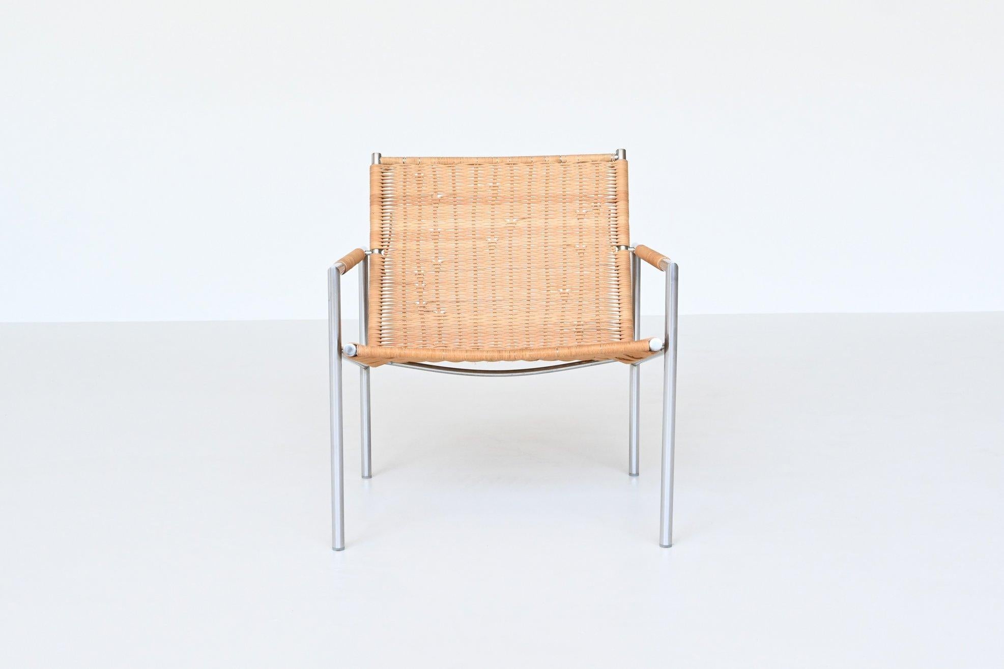 Beautiful iconic lounge chair model SZ01 designed by Martin Visser for ‘t Spectrum, The Netherlands 1965. This very nice shaped modernist chair has a brushed steel tubular frame and woven cane seat and arm rests finishing. The cane has a nice patina
