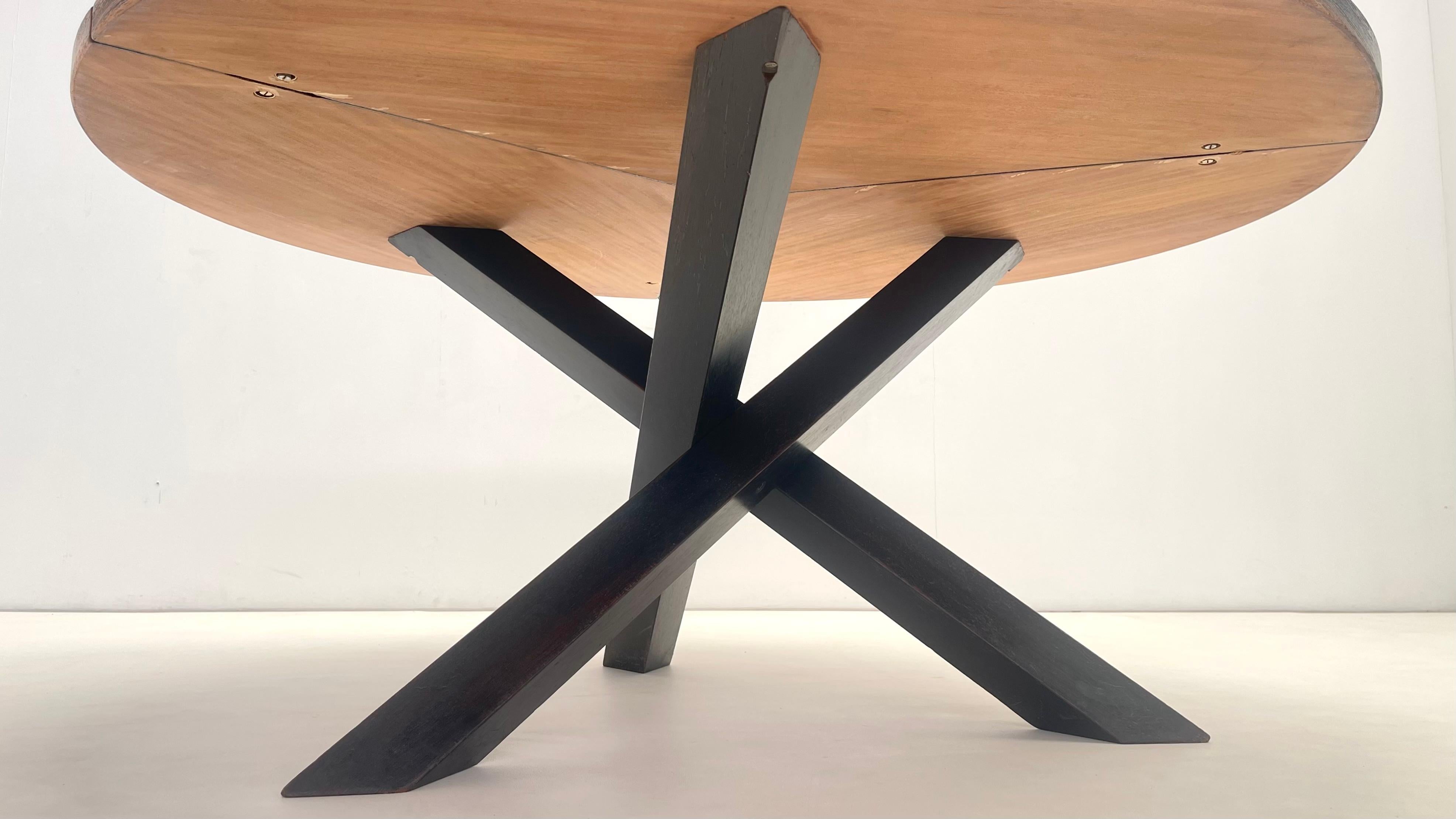 Mid-Century Modern Martin Visser - Round Wengé Table For Sale