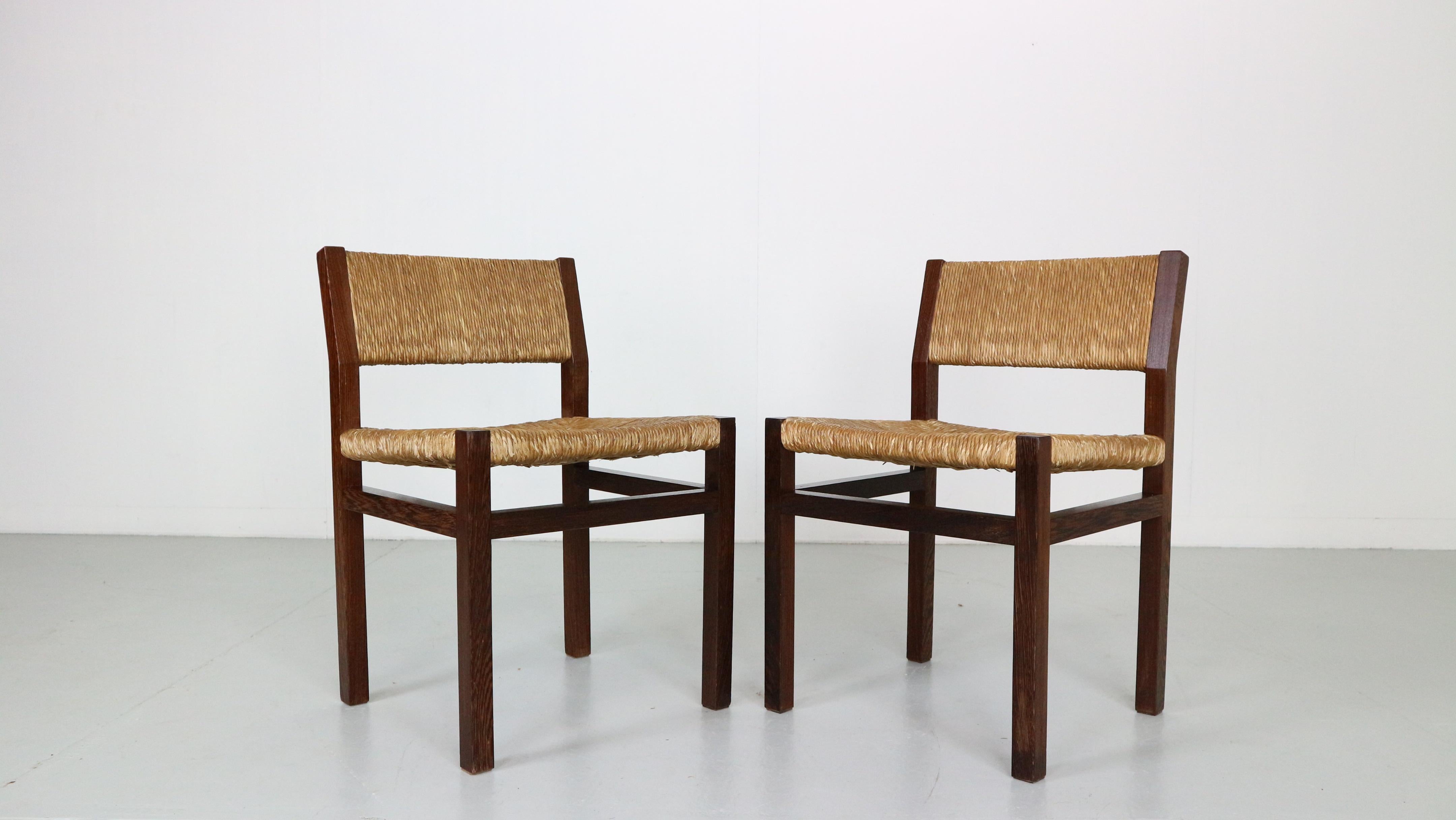 Mid-Century Modern period set of 2 dinning rooms chairs designed by famous Dutch furniture designer Martin Visser and manufactured by t-spectrum around 1970s period, Netherlands.

The set of the chairs is in original good condition due to it's age