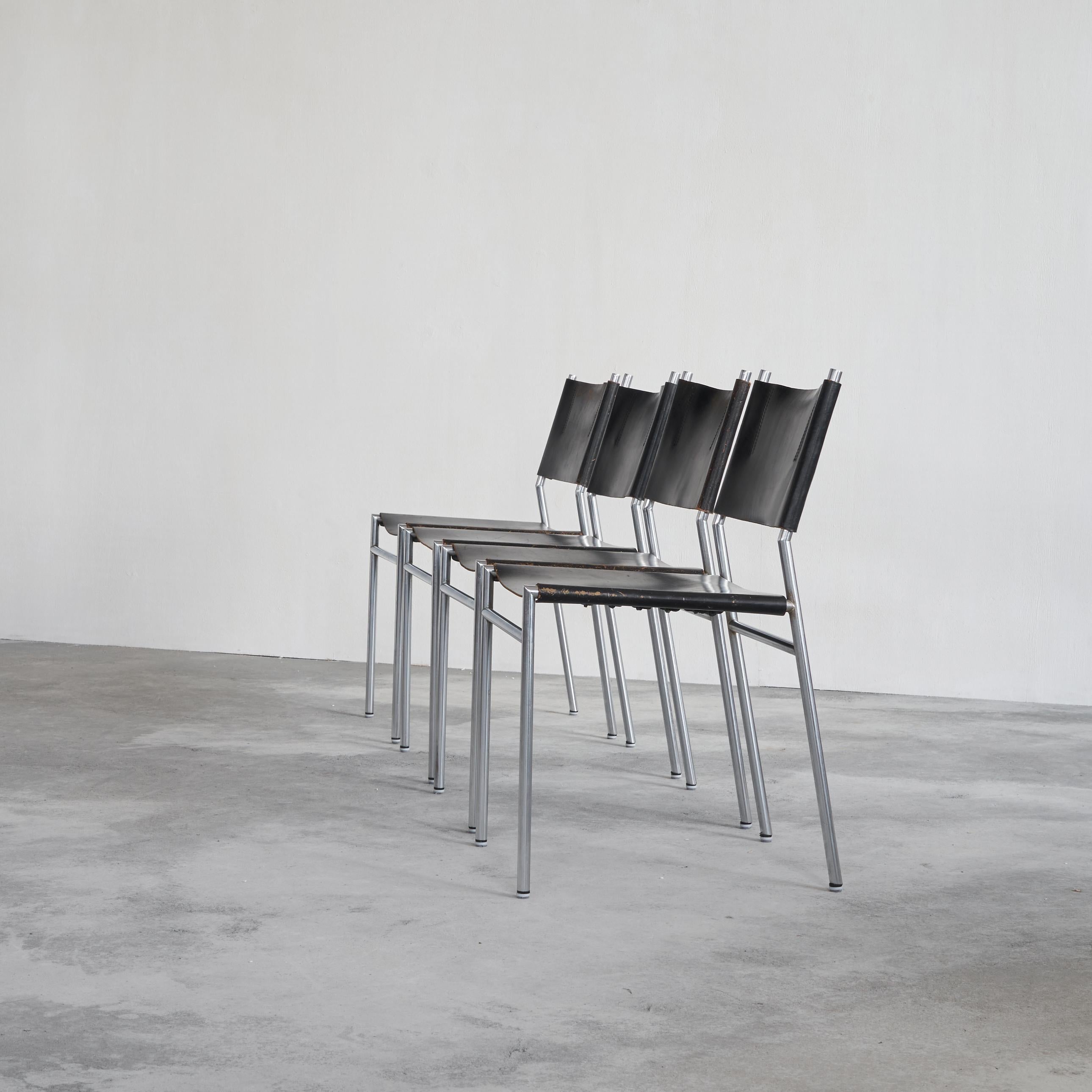 Martin Visser Ensemble de 4 chaises 'SE06' en cuir noir patiné 1960 Bon état - En vente à Tilburg, NL