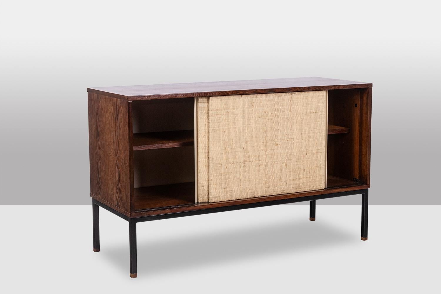 Martin Visser. Buffet en wengé et raphia. 1970. Excellent état - En vente à Saint-Ouen, FR