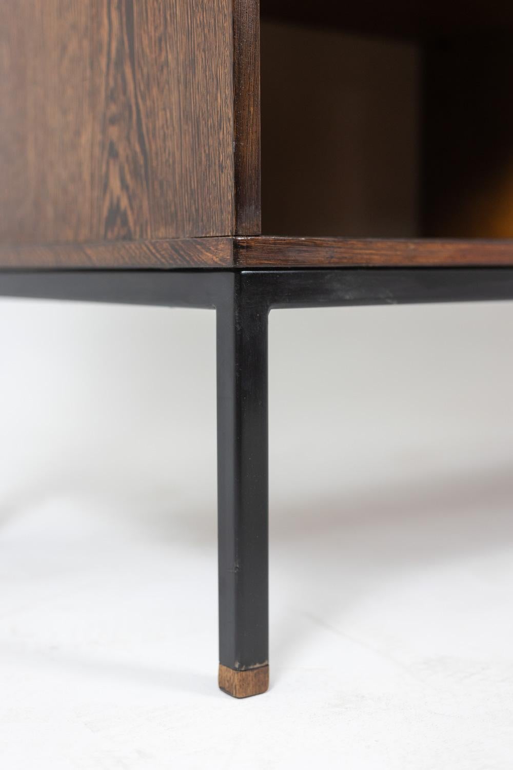 Martin Visser. Buffet en wengé et raphia. 1970. en vente 2